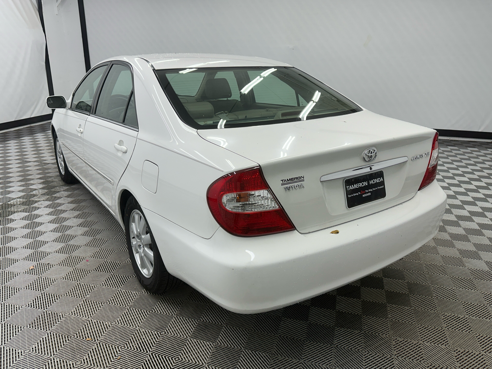 2004 Toyota Camry XLE 3