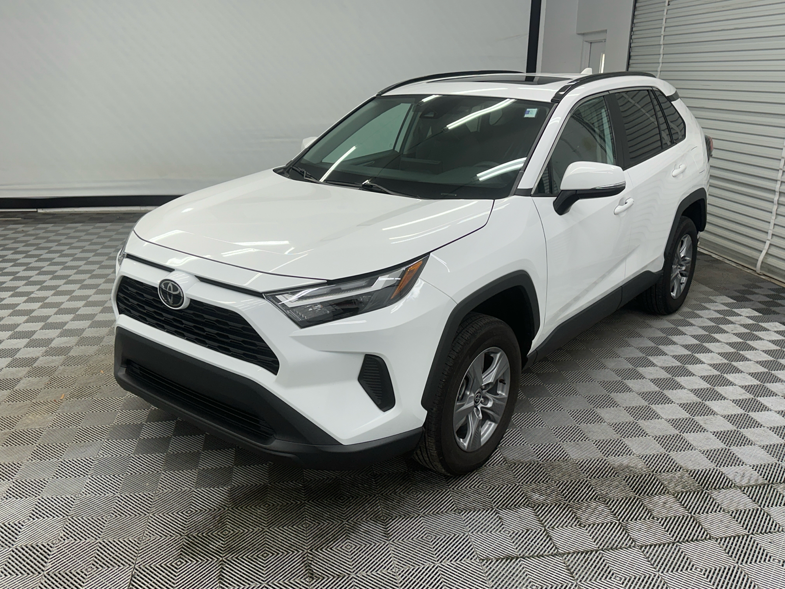 2022 Toyota RAV4 XLE 1