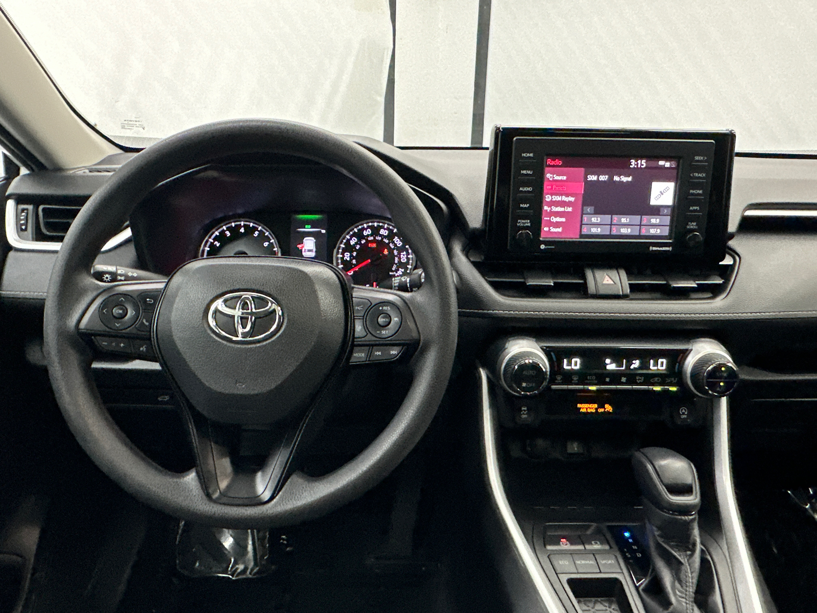 2022 Toyota RAV4 XLE 26