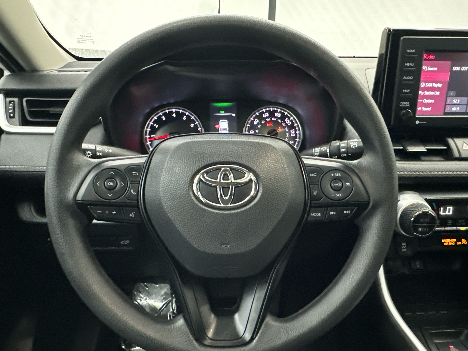 2022 Toyota RAV4 XLE 27