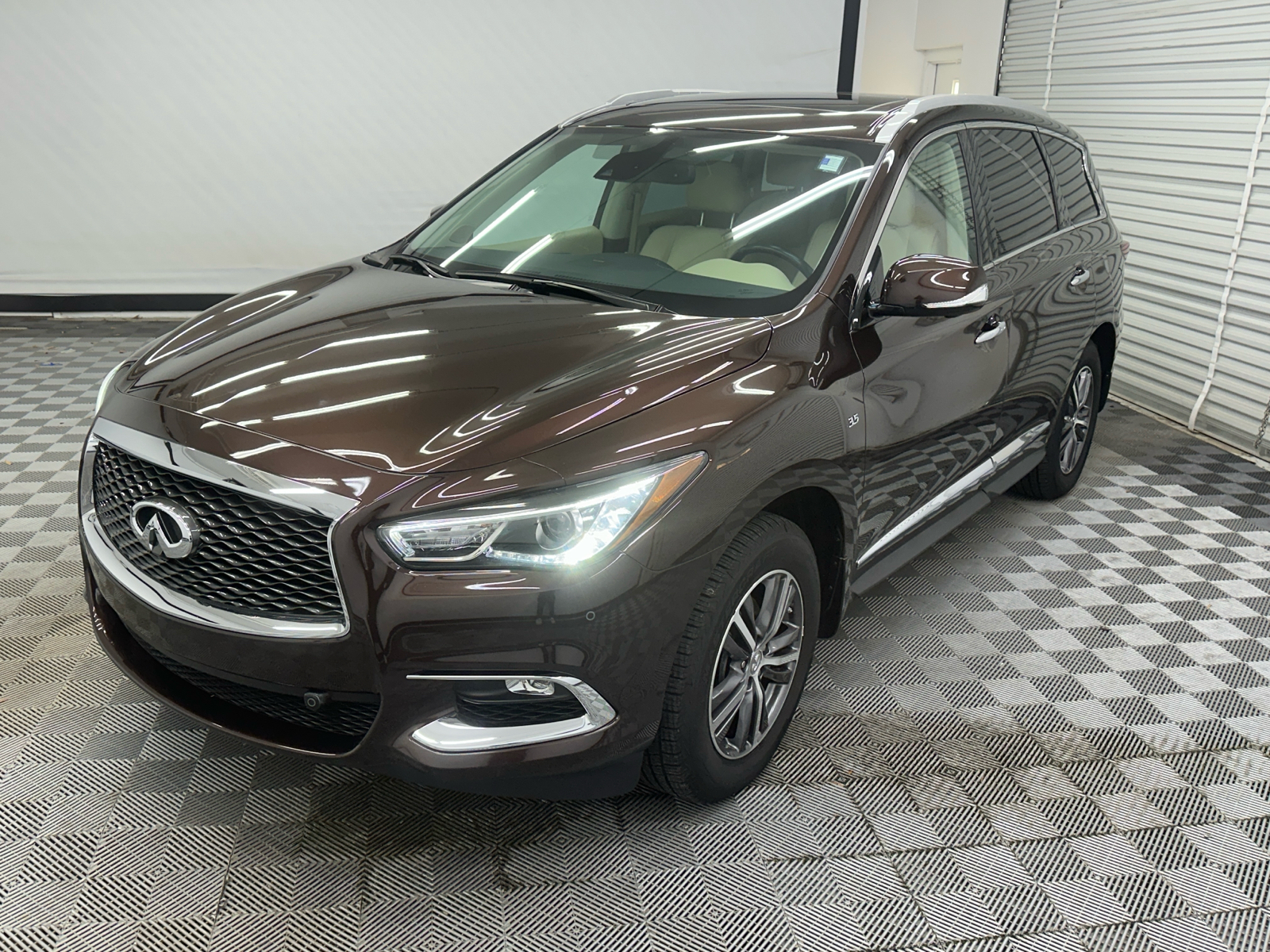 2019 INFINITI QX60 LUXE 1