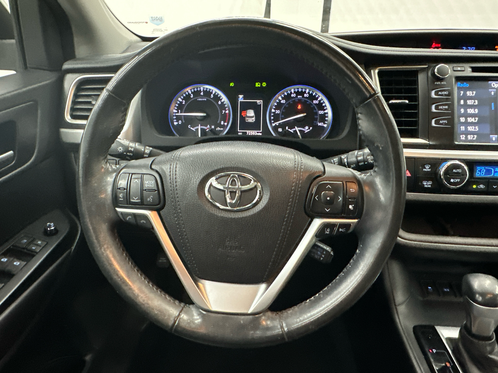 2017 Toyota Highlander XLE 27