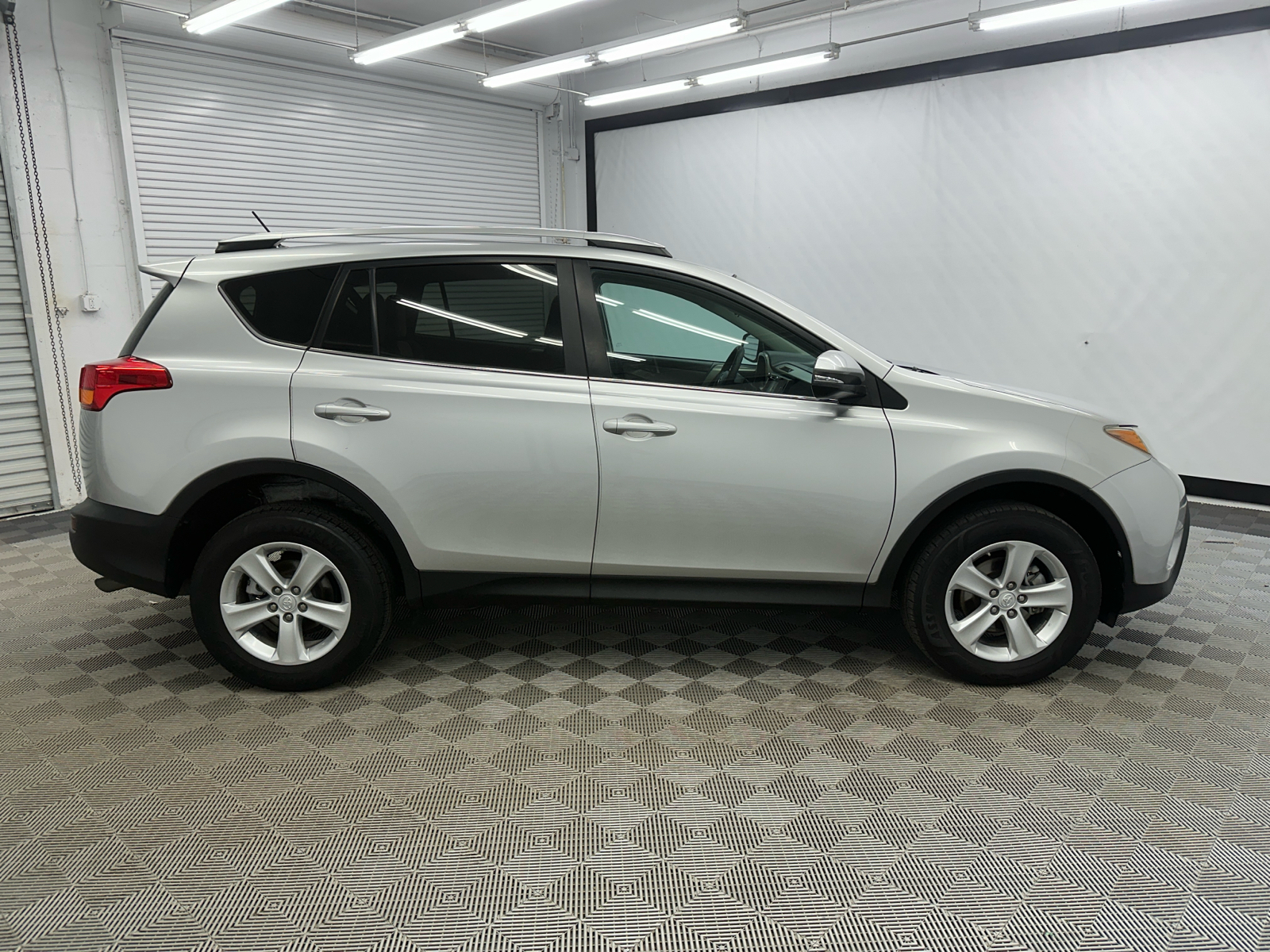 2014 Toyota RAV4 XLE 6