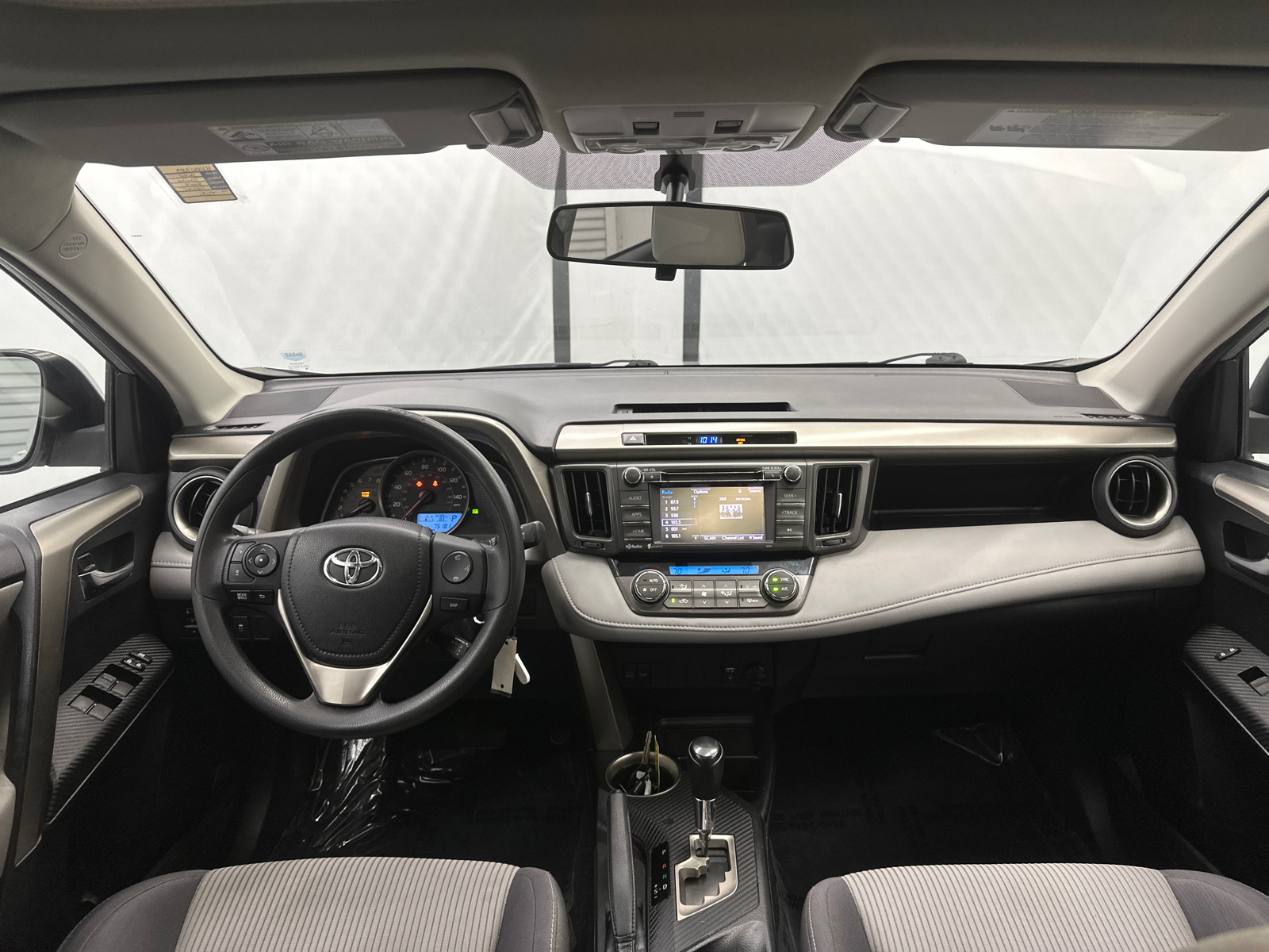 2014 Toyota RAV4 XLE 23