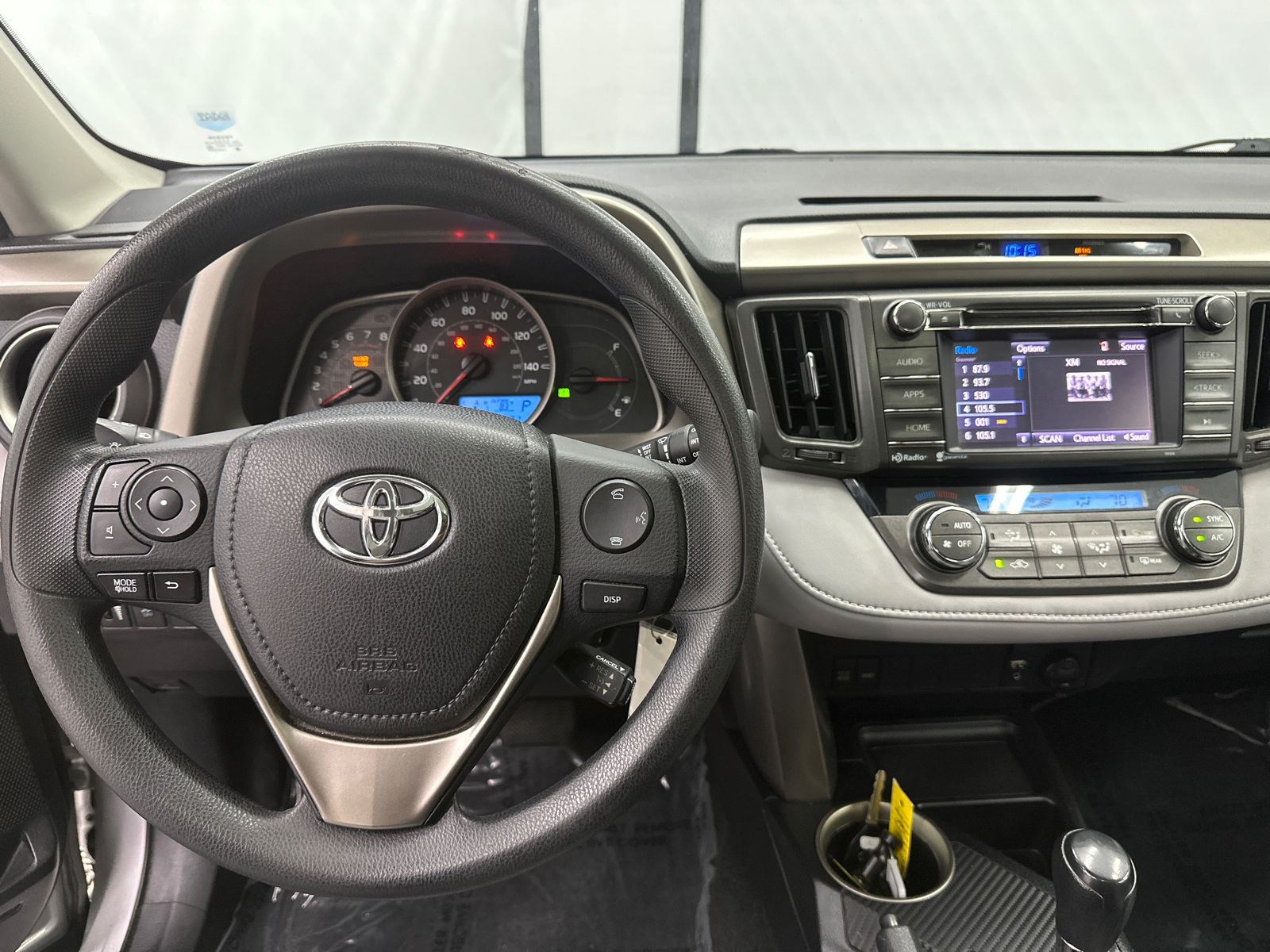 2014 Toyota RAV4 XLE 24