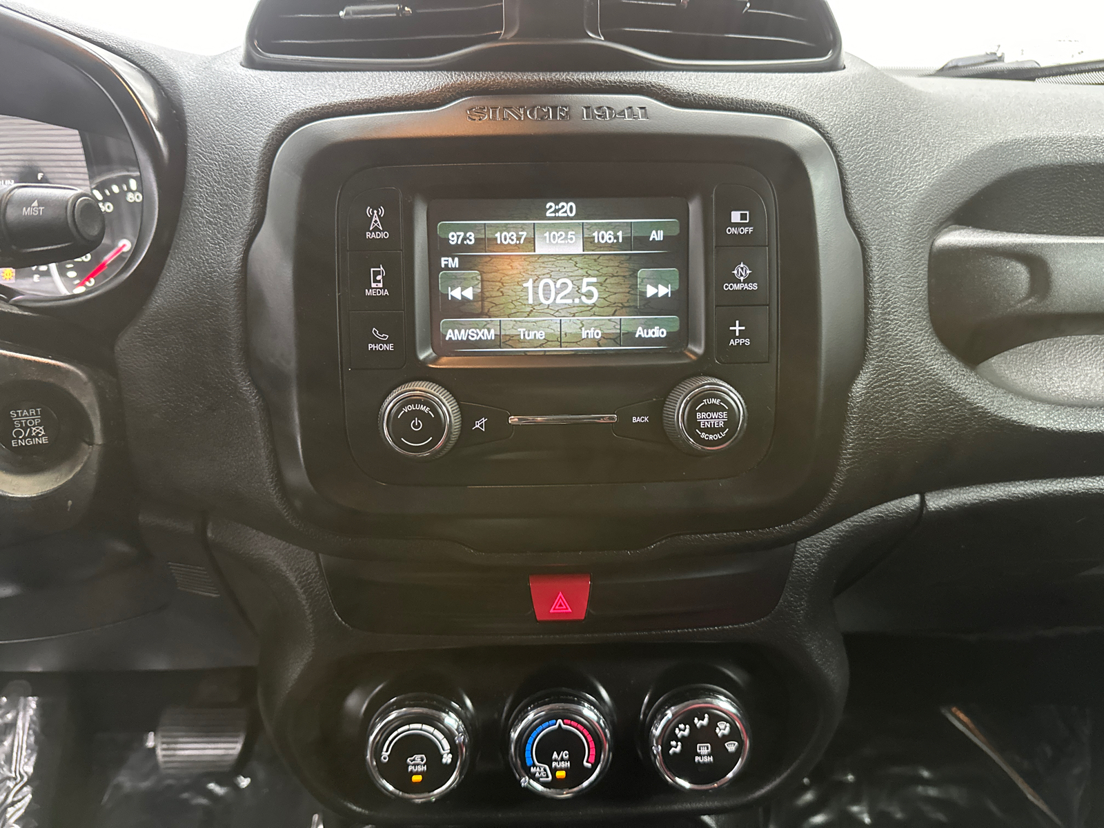 2016 Jeep Renegade Latitude 29