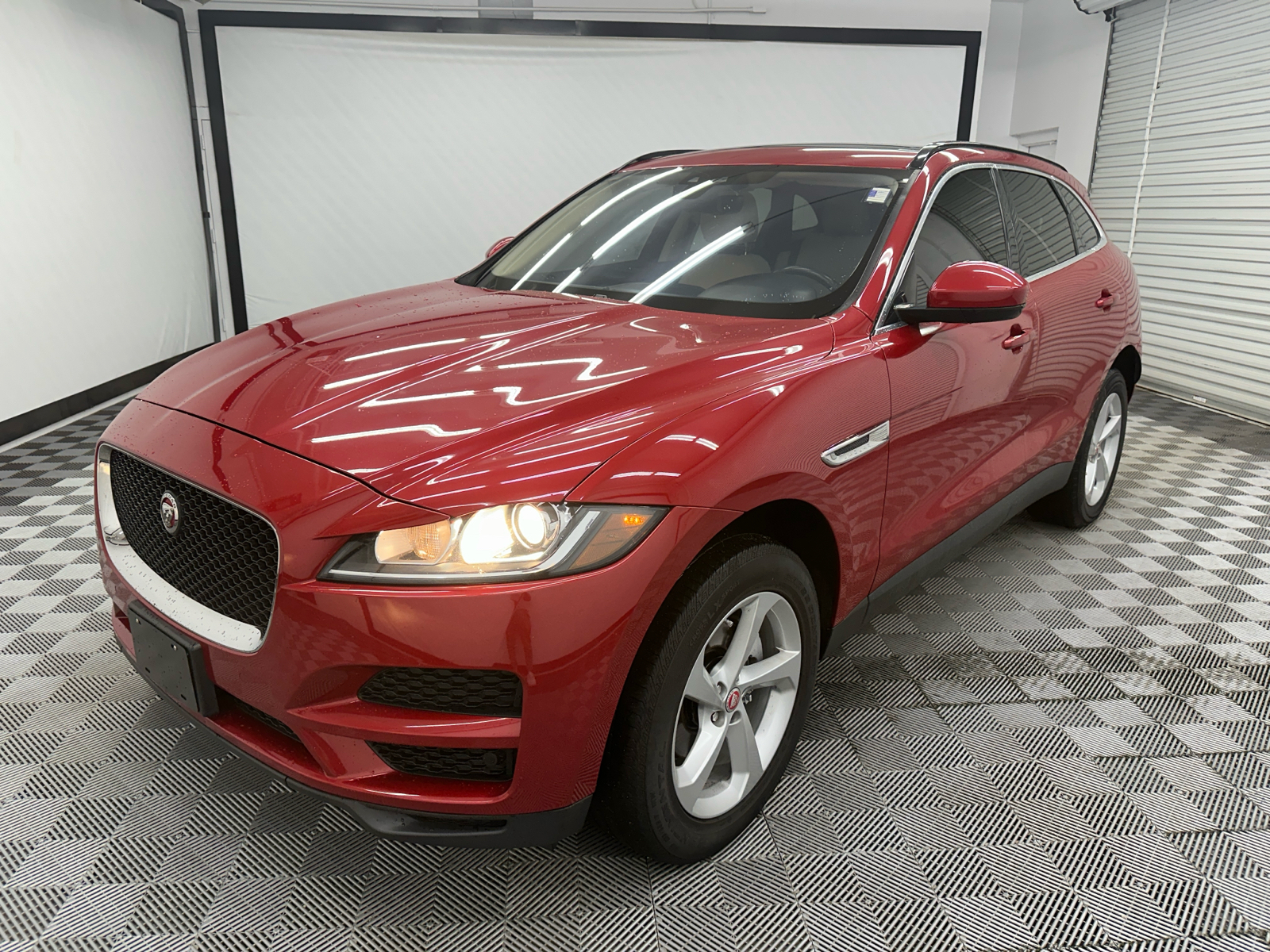 2019 Jaguar F-PACE 25t Premium 1