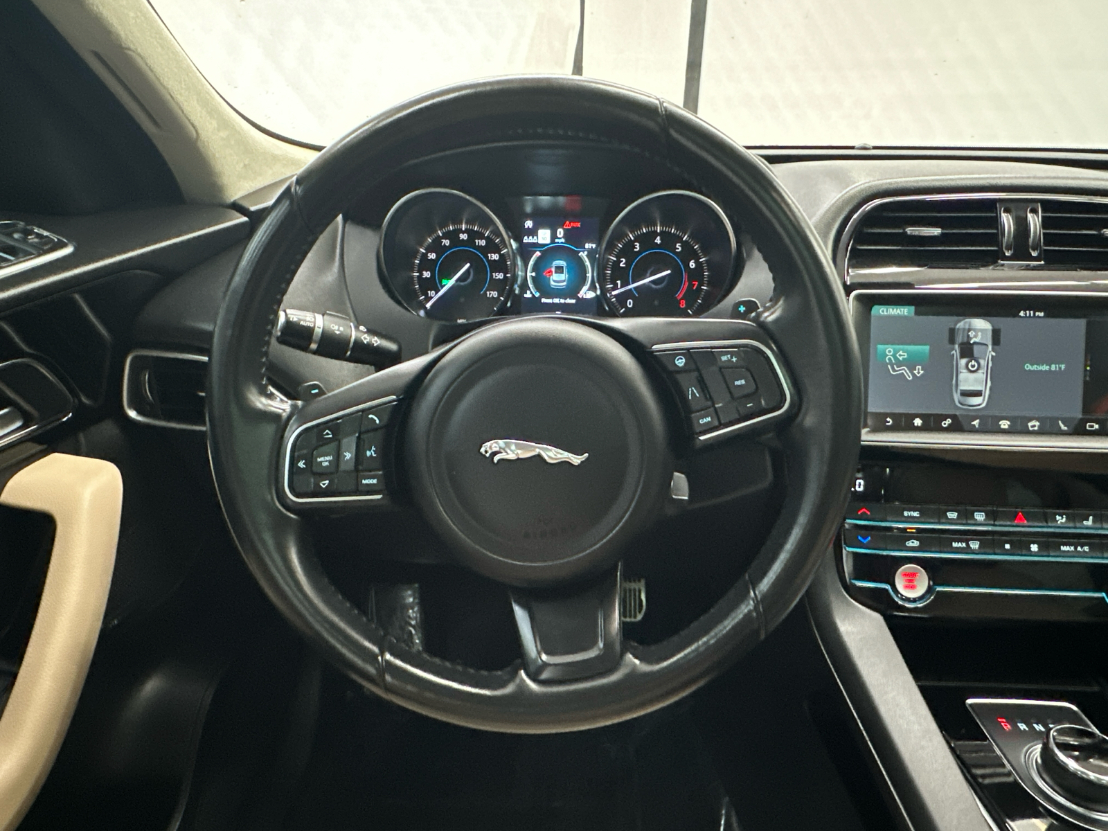 2019 Jaguar F-PACE 25t Premium 28