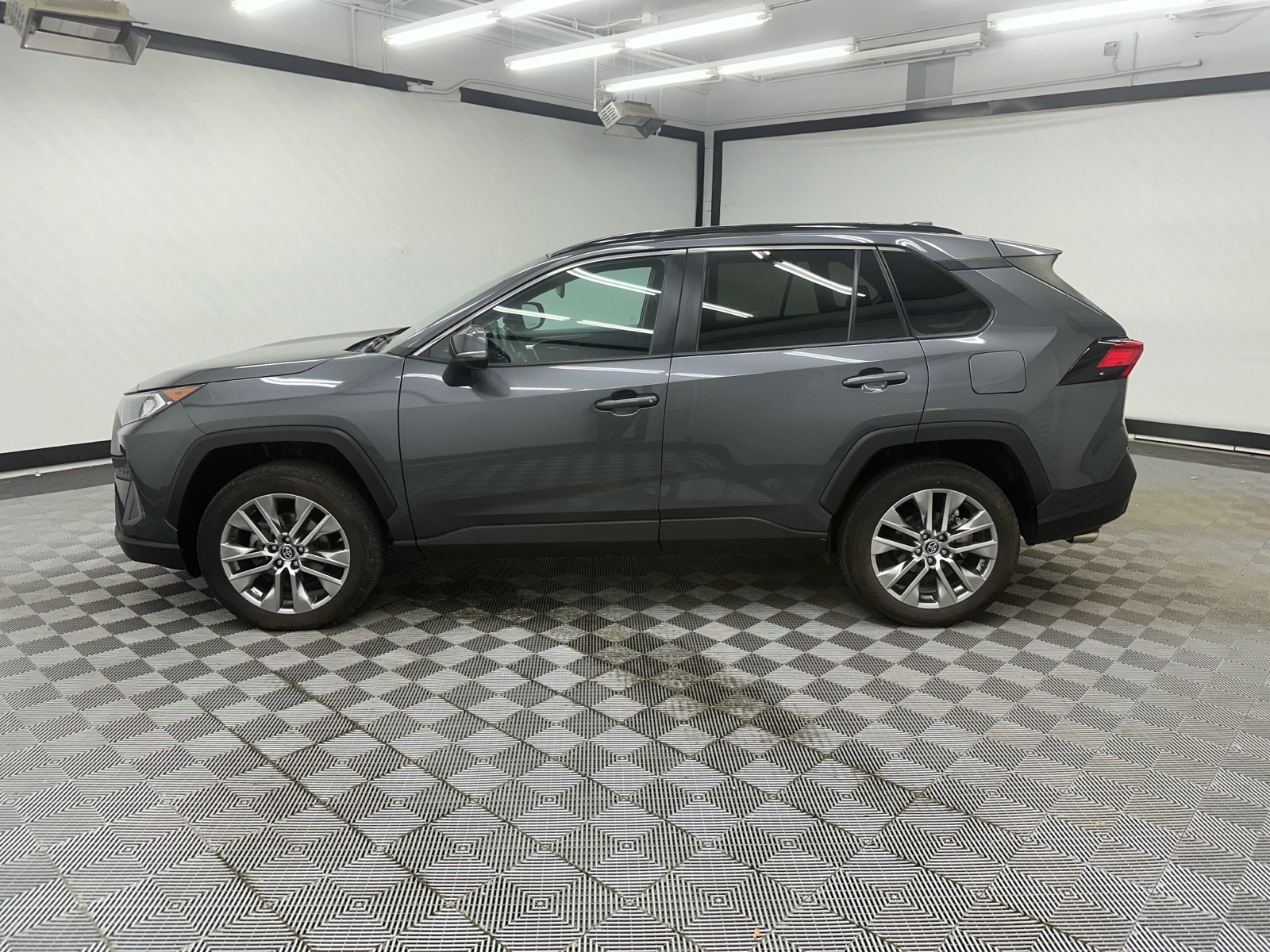 2019 Toyota RAV4 XLE Premium 2