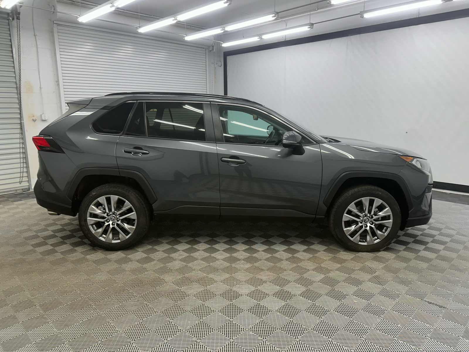 2019 Toyota RAV4 XLE Premium 6