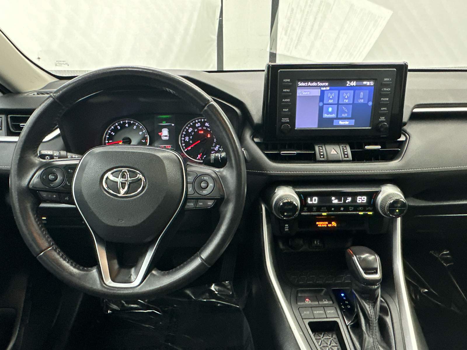 2019 Toyota RAV4 XLE Premium 25