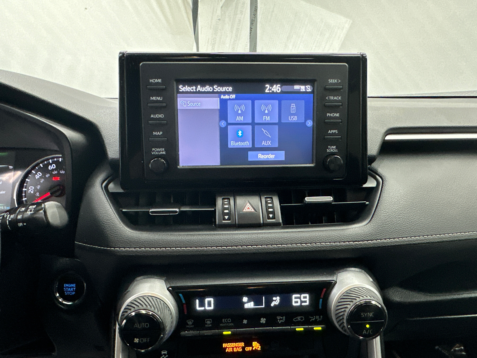 2019 Toyota RAV4 XLE Premium 32