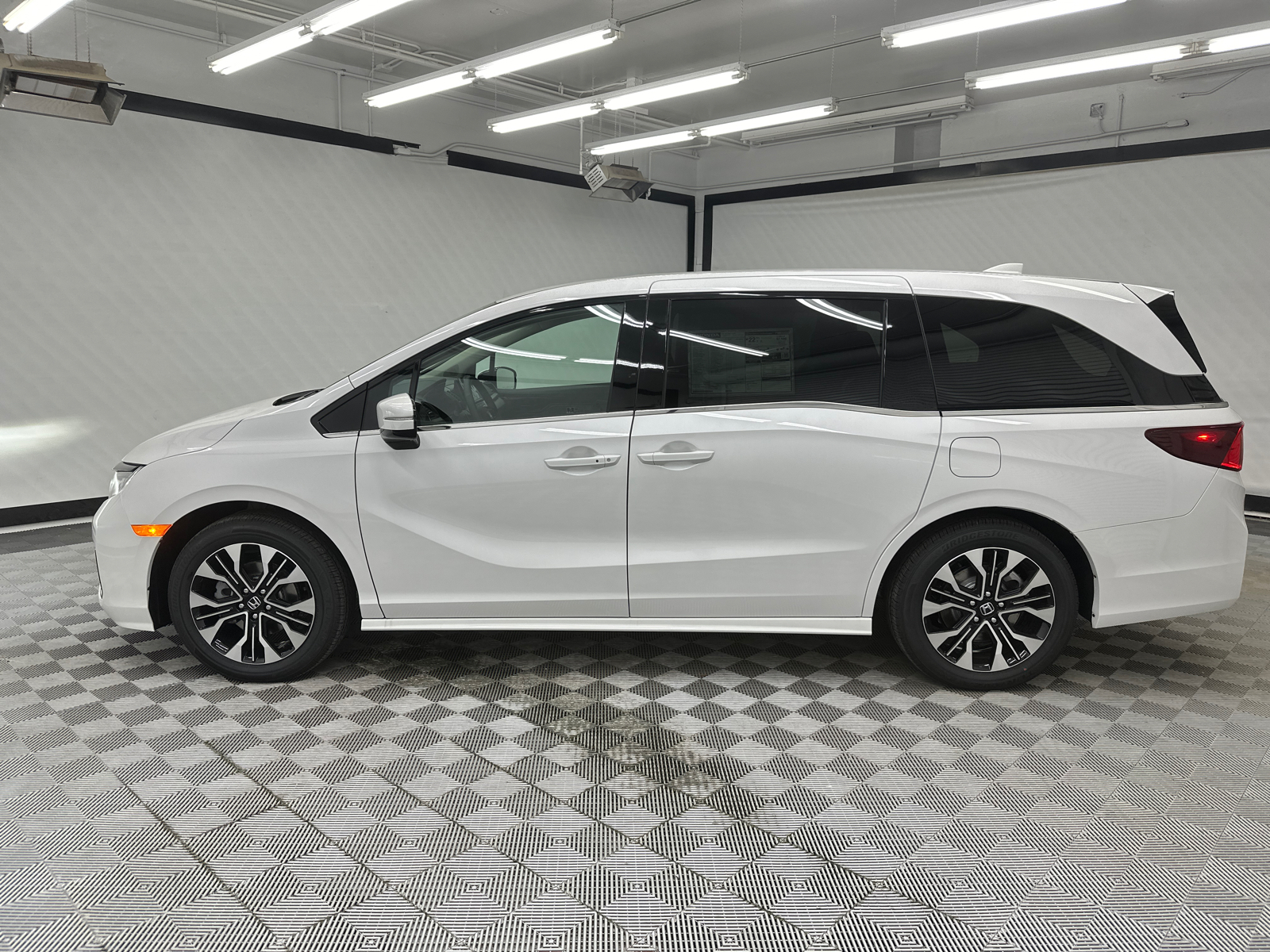 2025 Honda Odyssey Elite 2