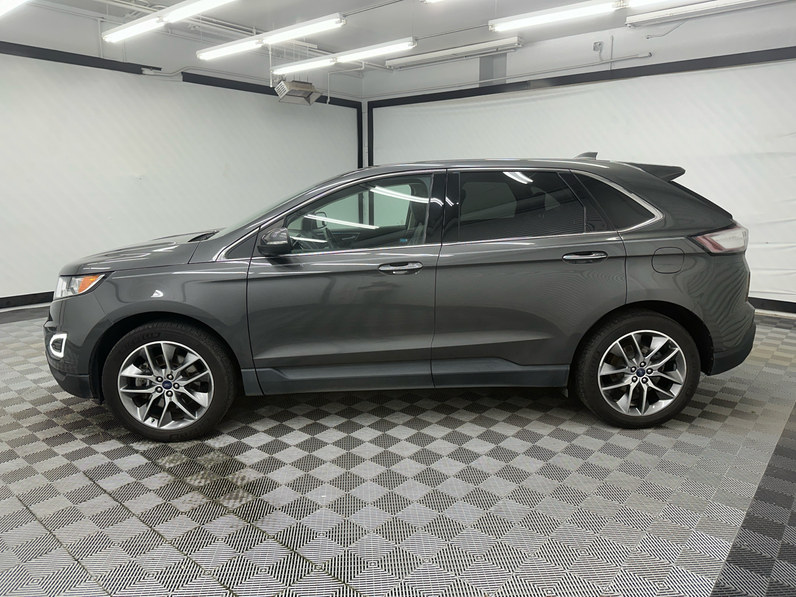 2016 Ford Edge Titanium 2