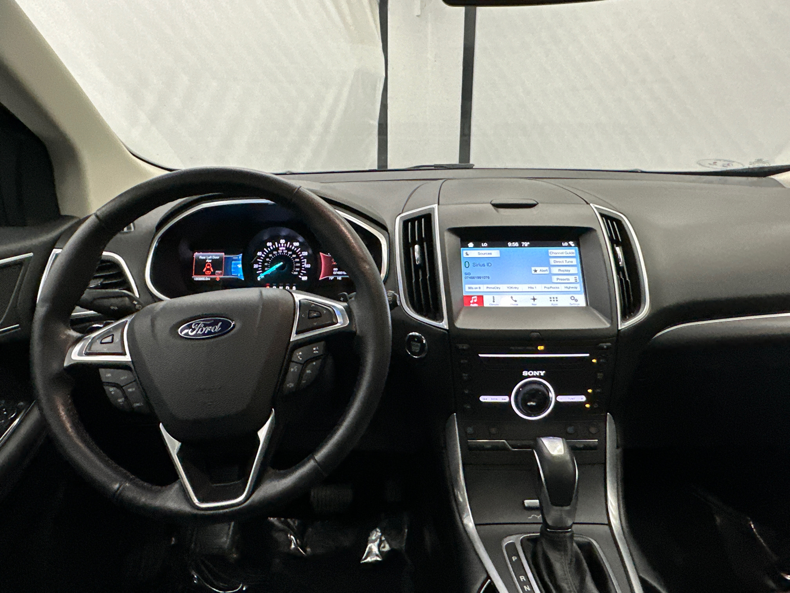 2016 Ford Edge Titanium 27