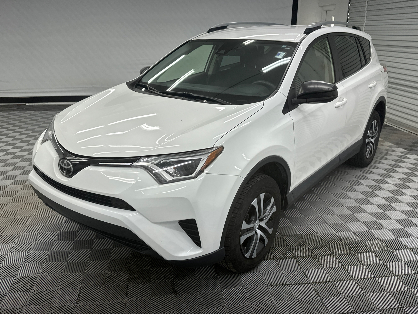 2018 Toyota RAV4 LE 1