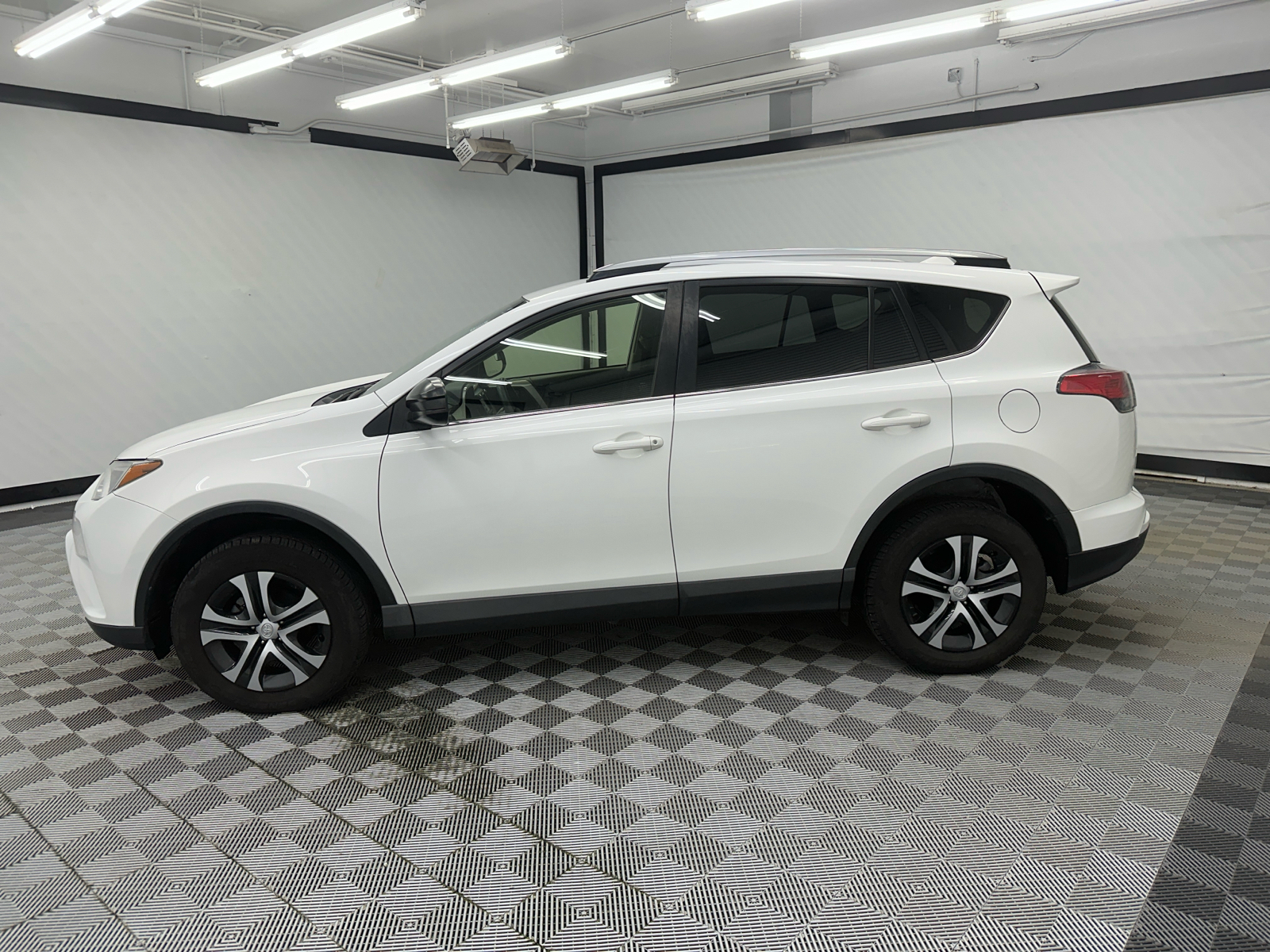 2018 Toyota RAV4 LE 2