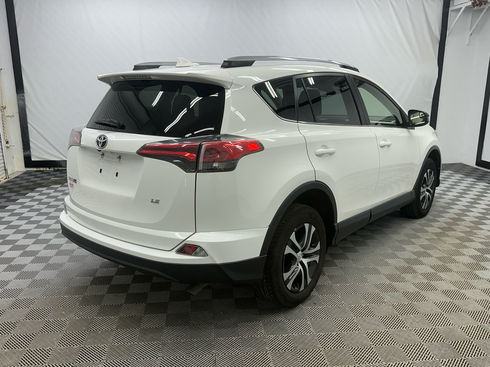 2018 Toyota RAV4 LE 5