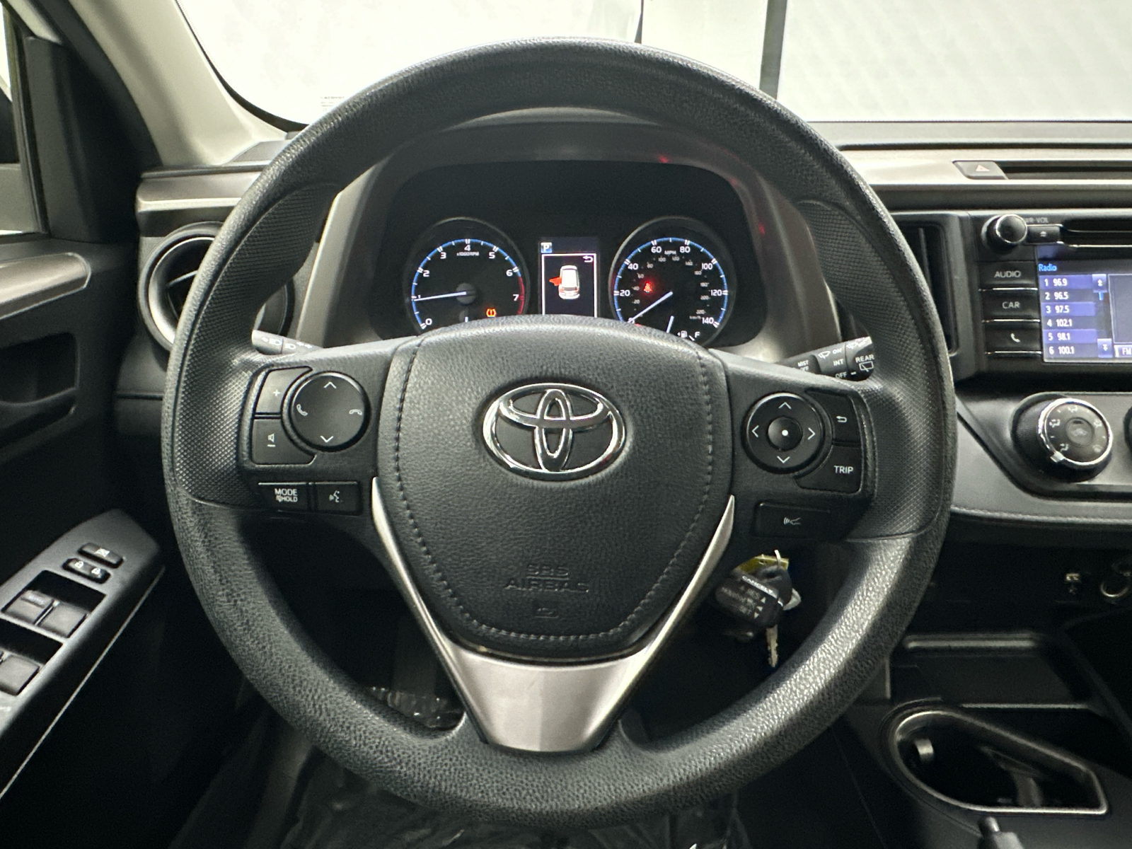 2018 Toyota RAV4 LE 24