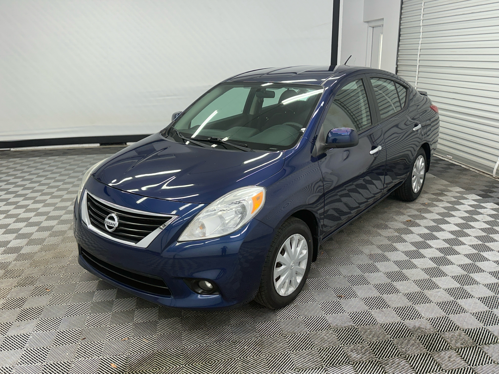 2013 Nissan Versa 1.6 SV 1