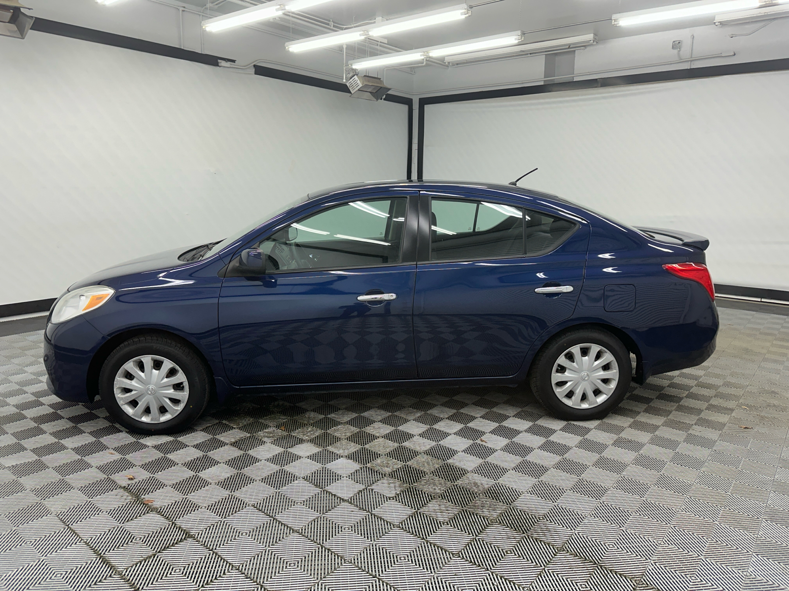 2013 Nissan Versa 1.6 SV 2