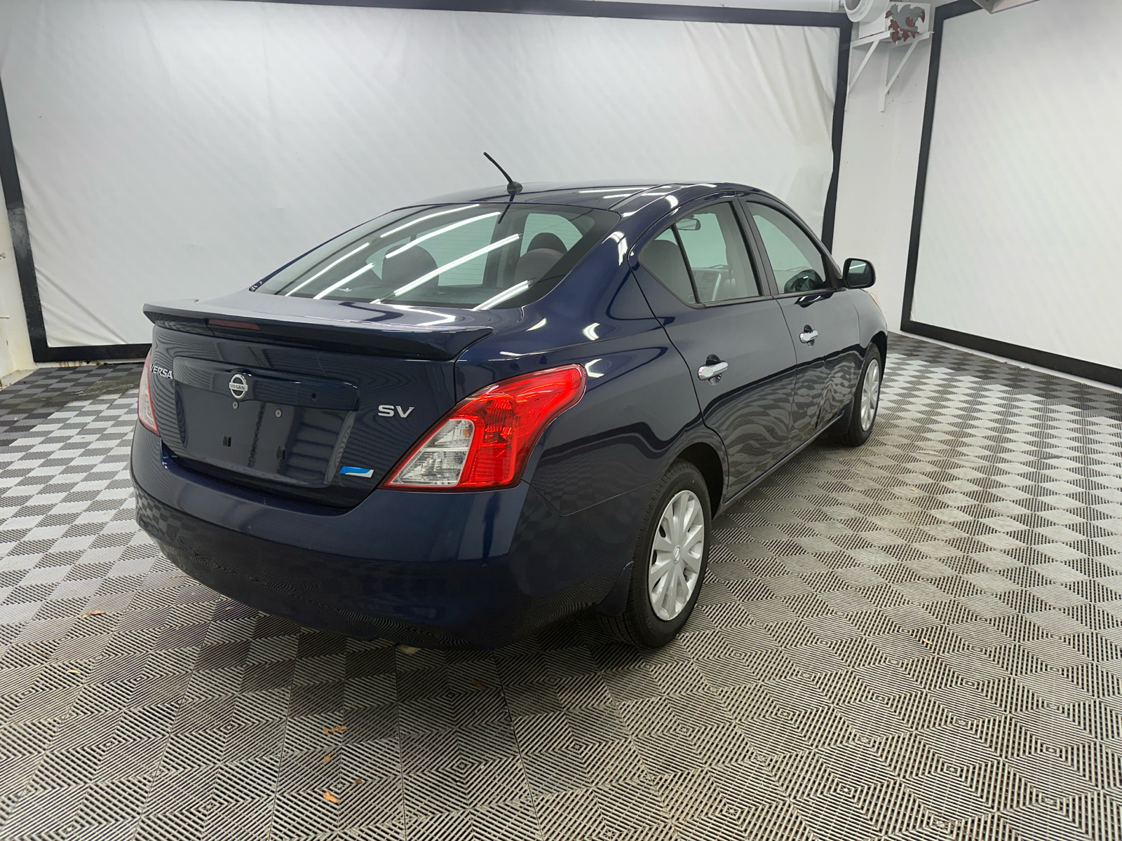 2013 Nissan Versa 1.6 SV 5