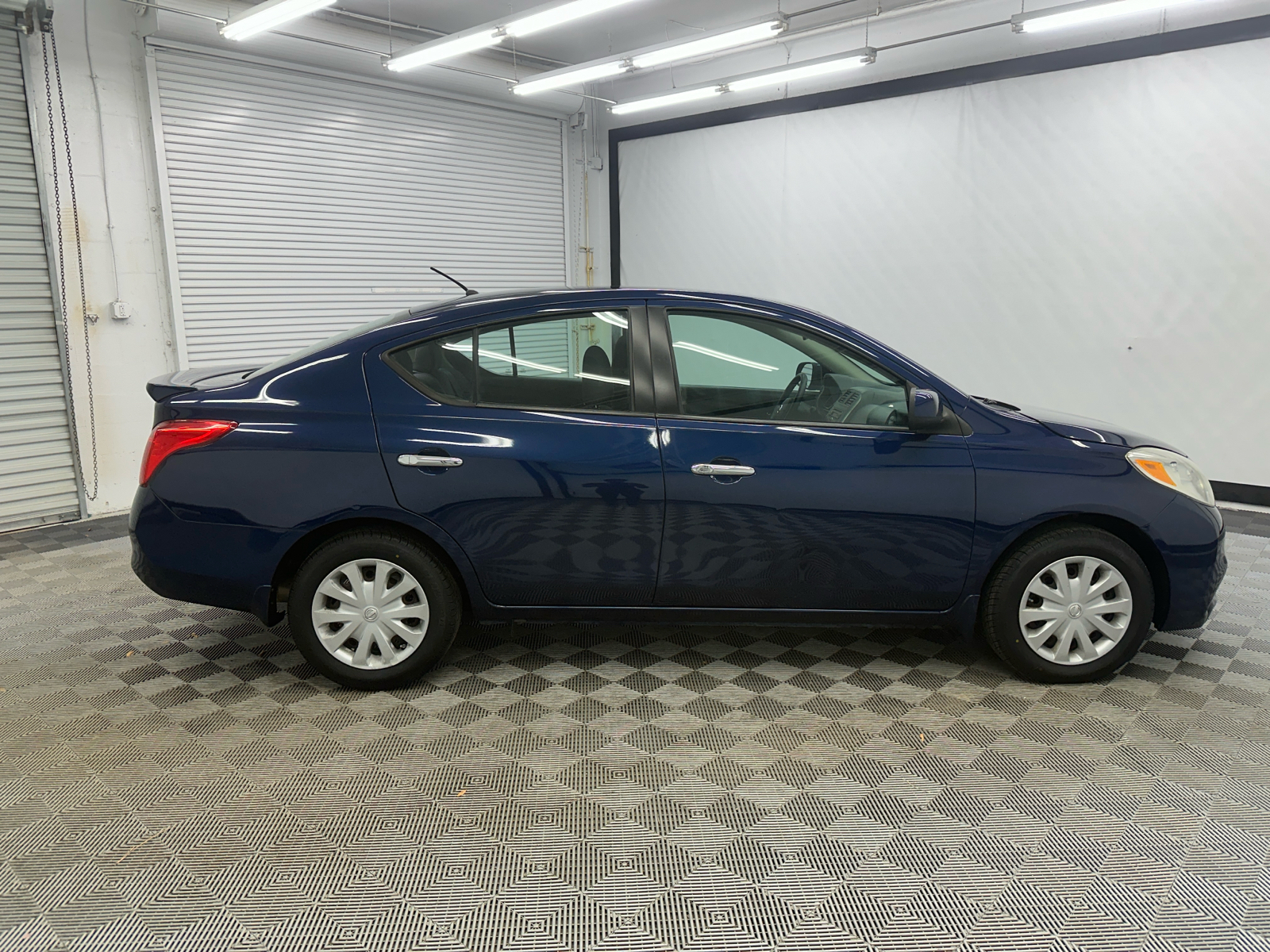 2013 Nissan Versa 1.6 SV 6