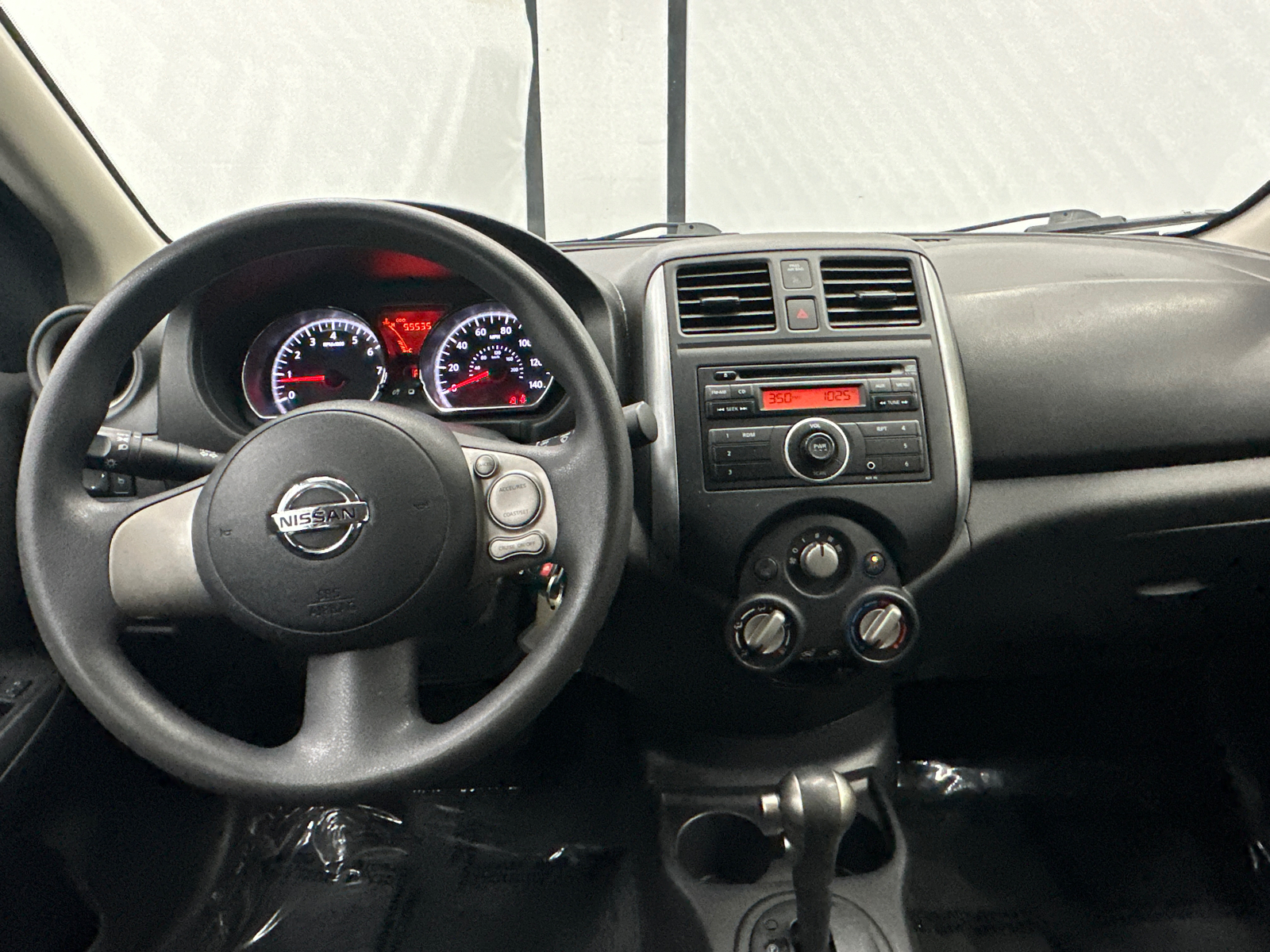 2013 Nissan Versa 1.6 SV 23