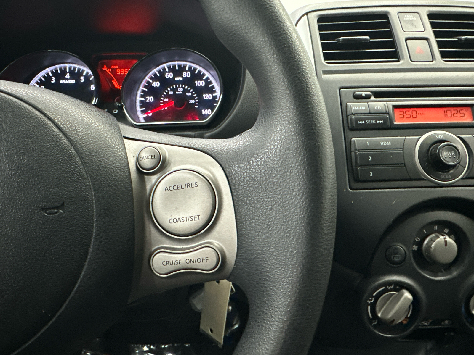 2013 Nissan Versa 1.6 SV 25