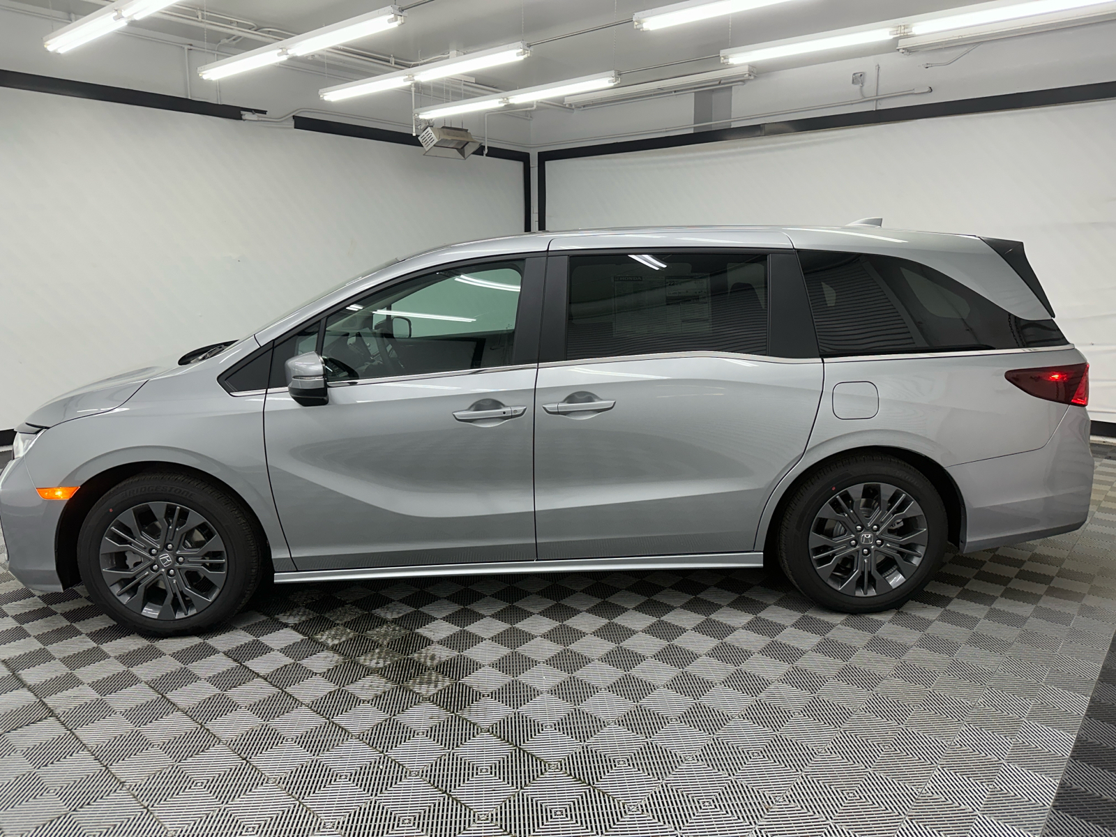 2025 Honda Odyssey Touring 2