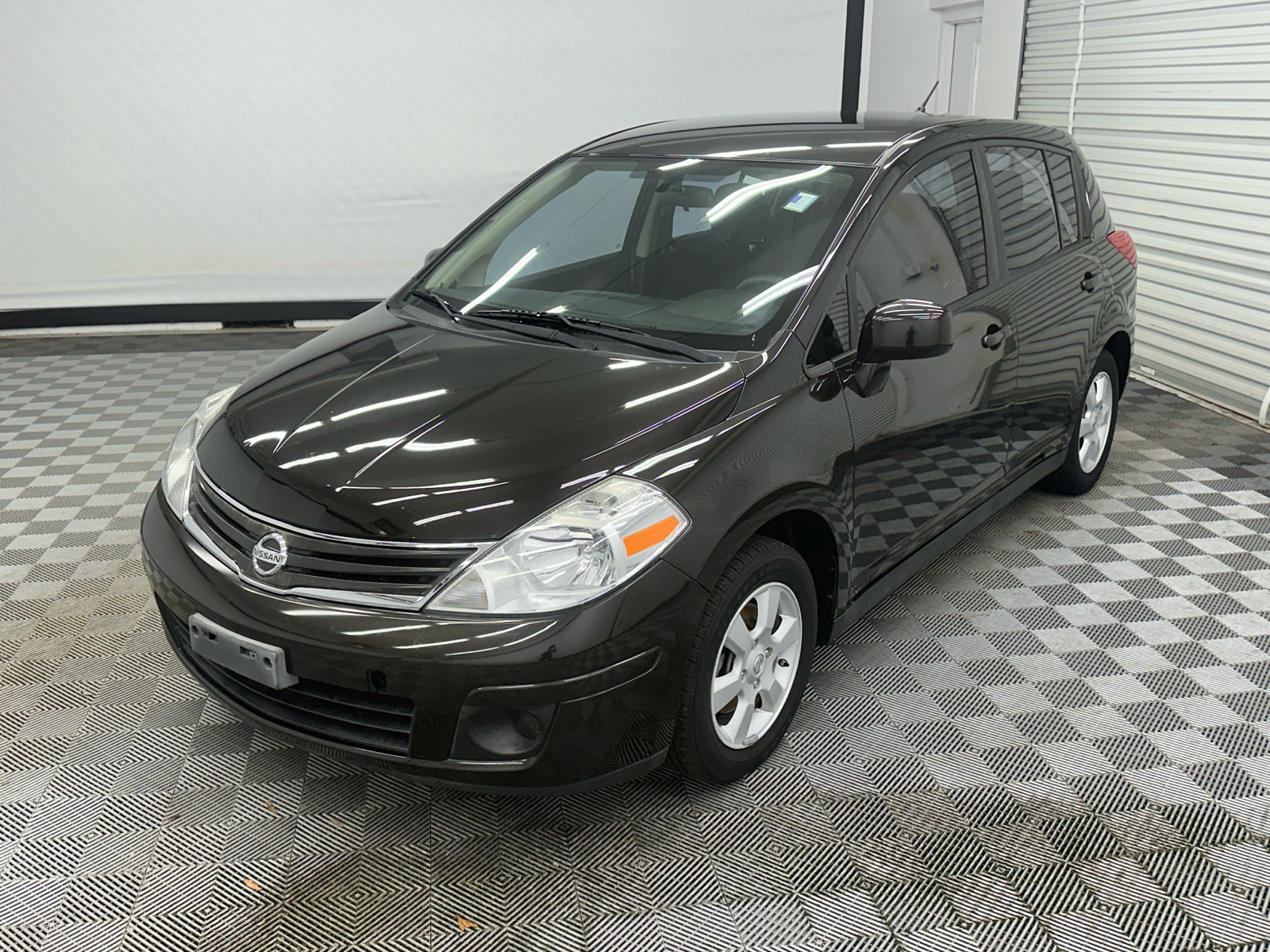 2011 Nissan Versa 1.8 S 1