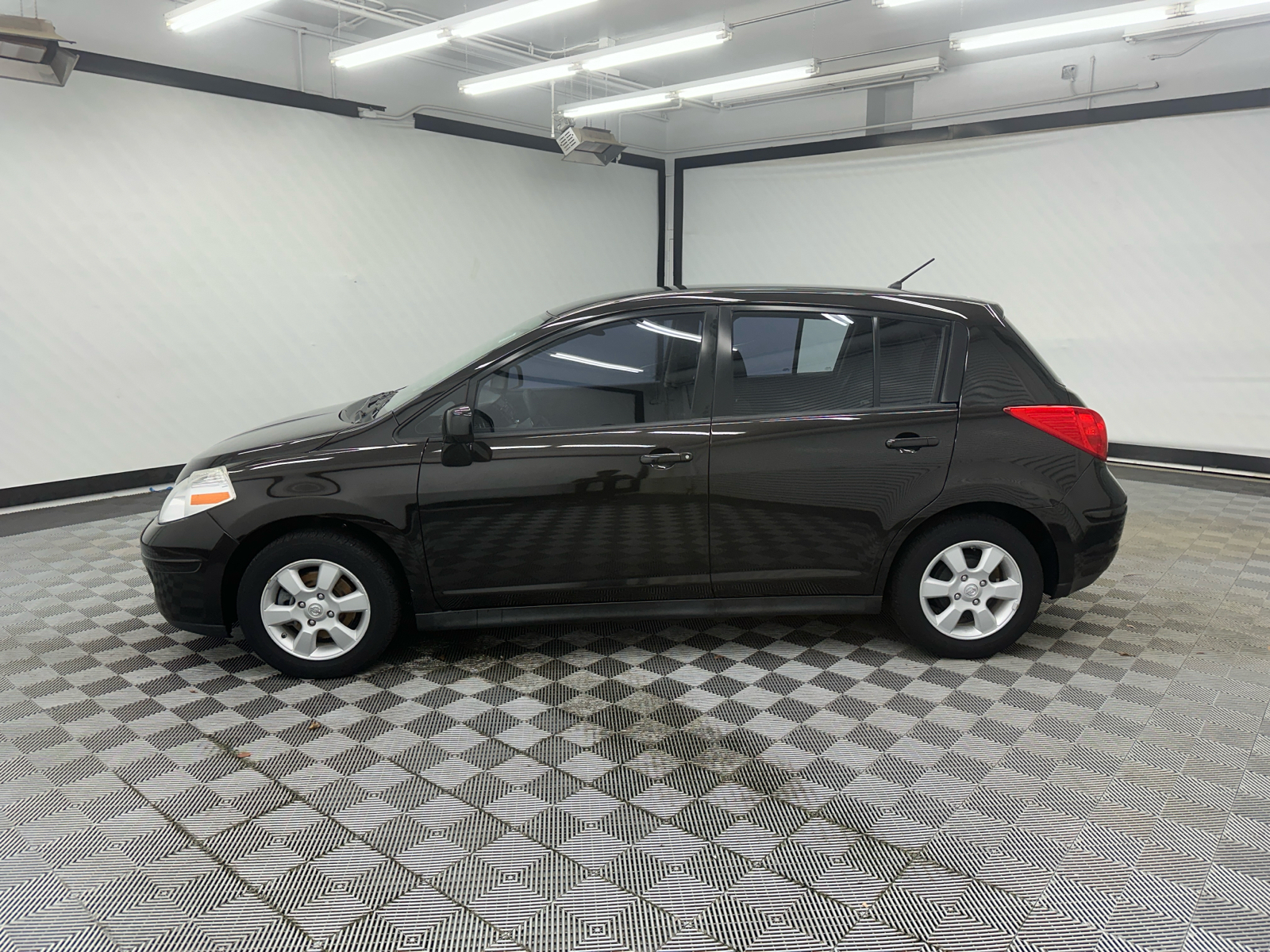 2011 Nissan Versa 1.8 S 2