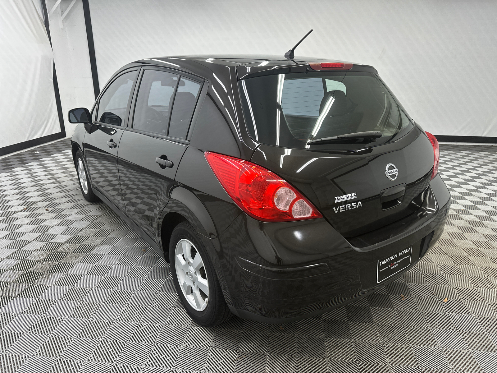 2011 Nissan Versa 1.8 S 3