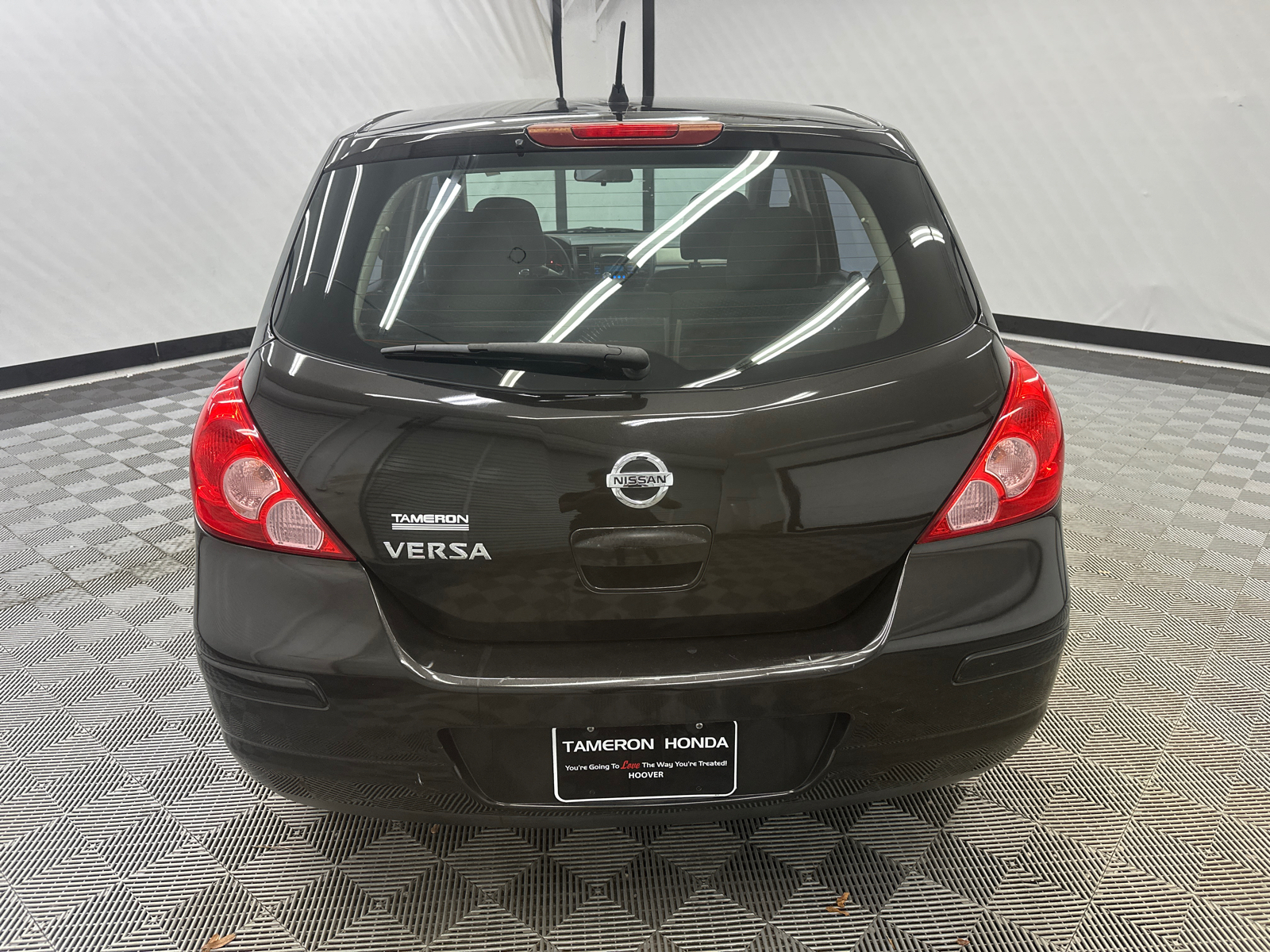 2011 Nissan Versa 1.8 S 4