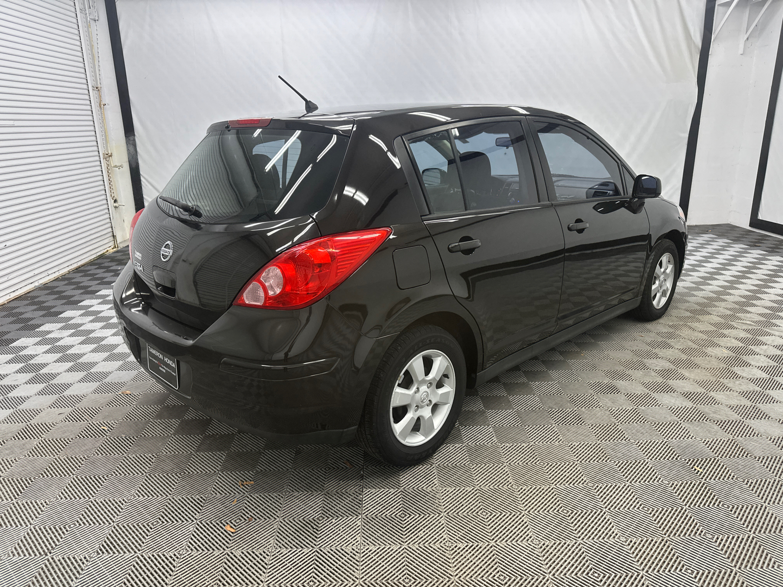 2011 Nissan Versa 1.8 S 5