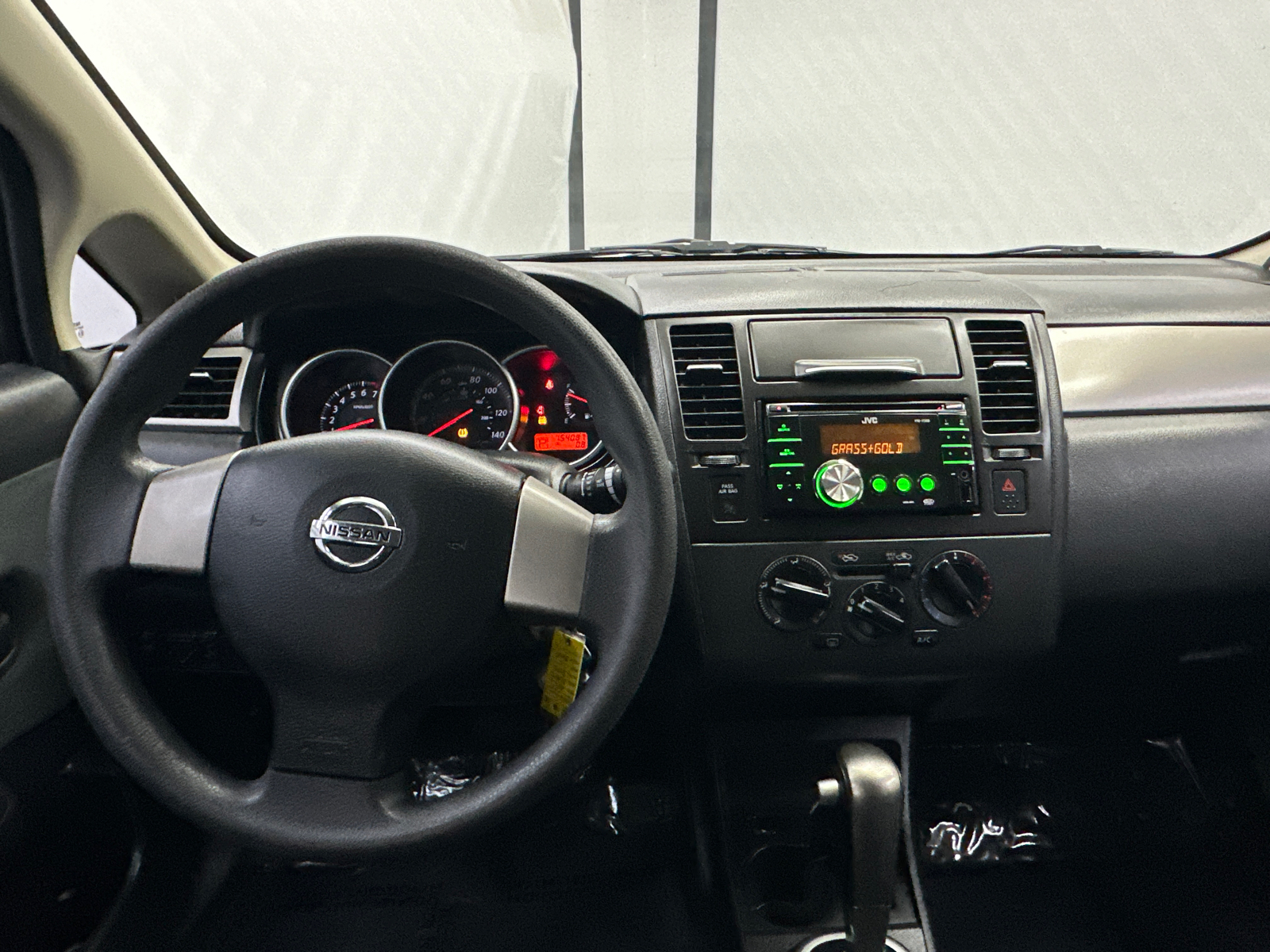 2011 Nissan Versa 1.8 S 22