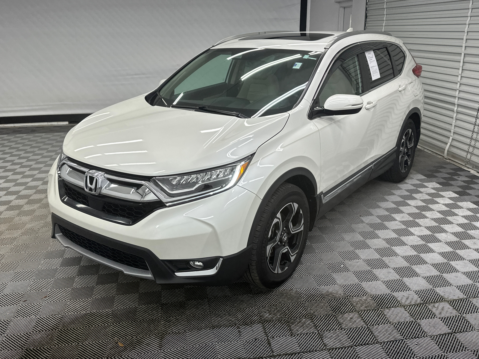 2017 Honda CR-V Touring 1