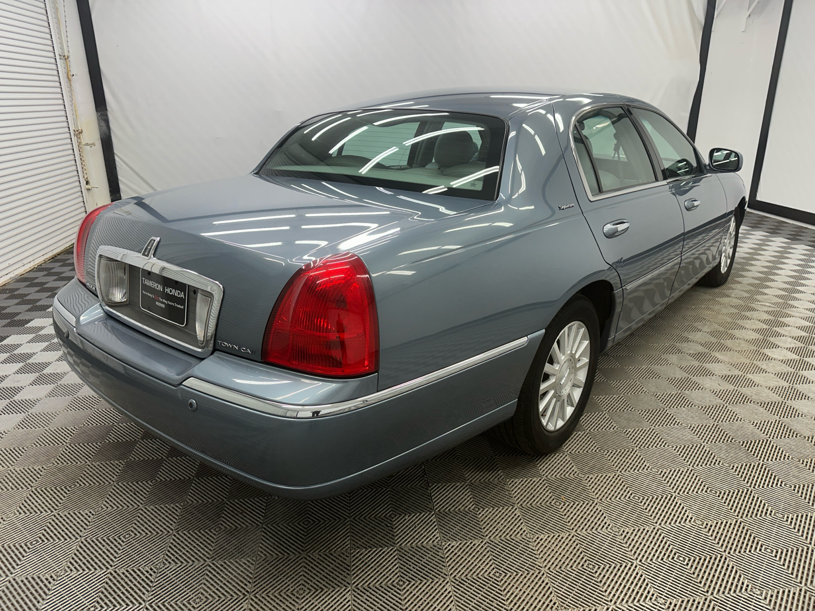 2004 Lincoln Town Car Signature 5