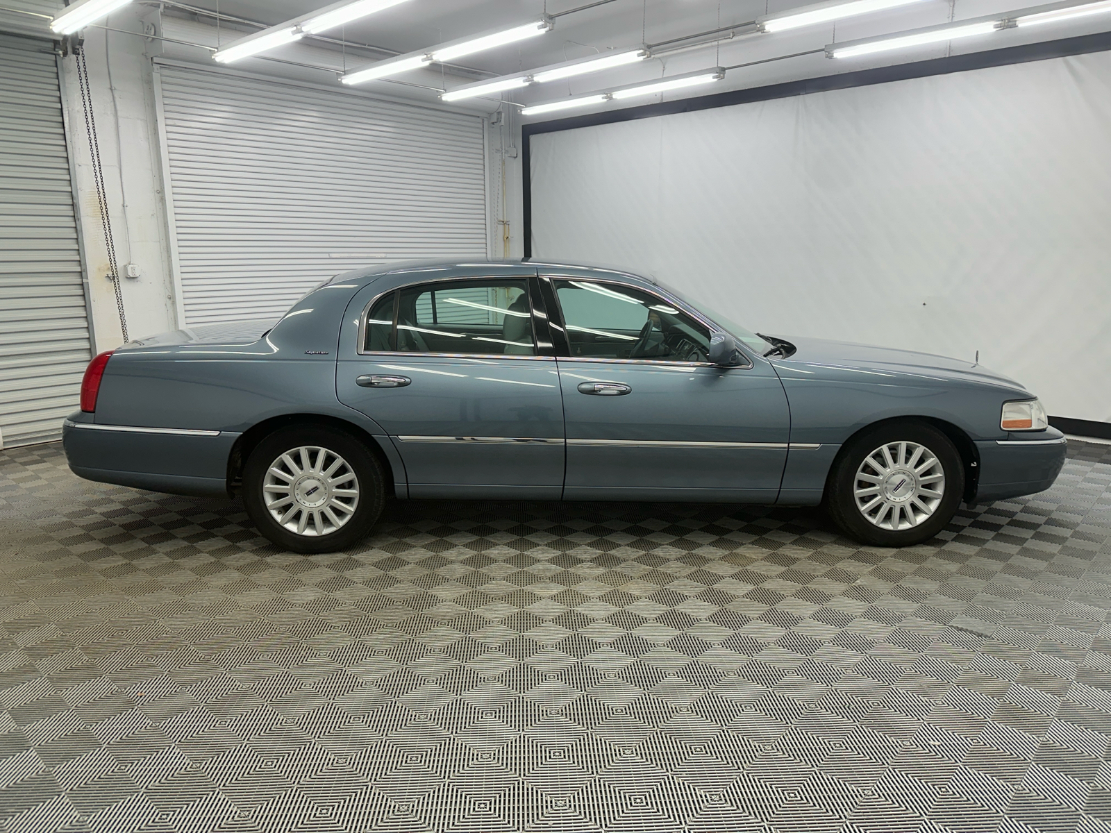 2004 Lincoln Town Car Signature 6