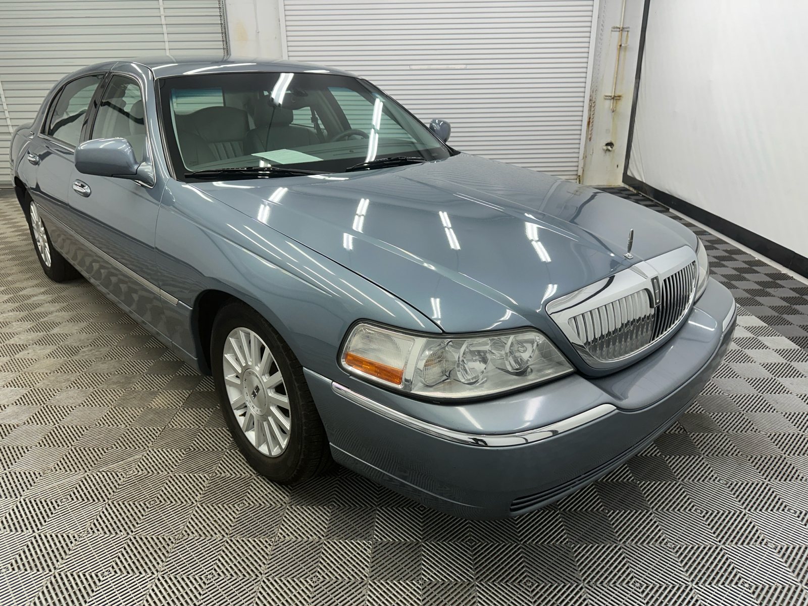 2004 Lincoln Town Car Signature 7