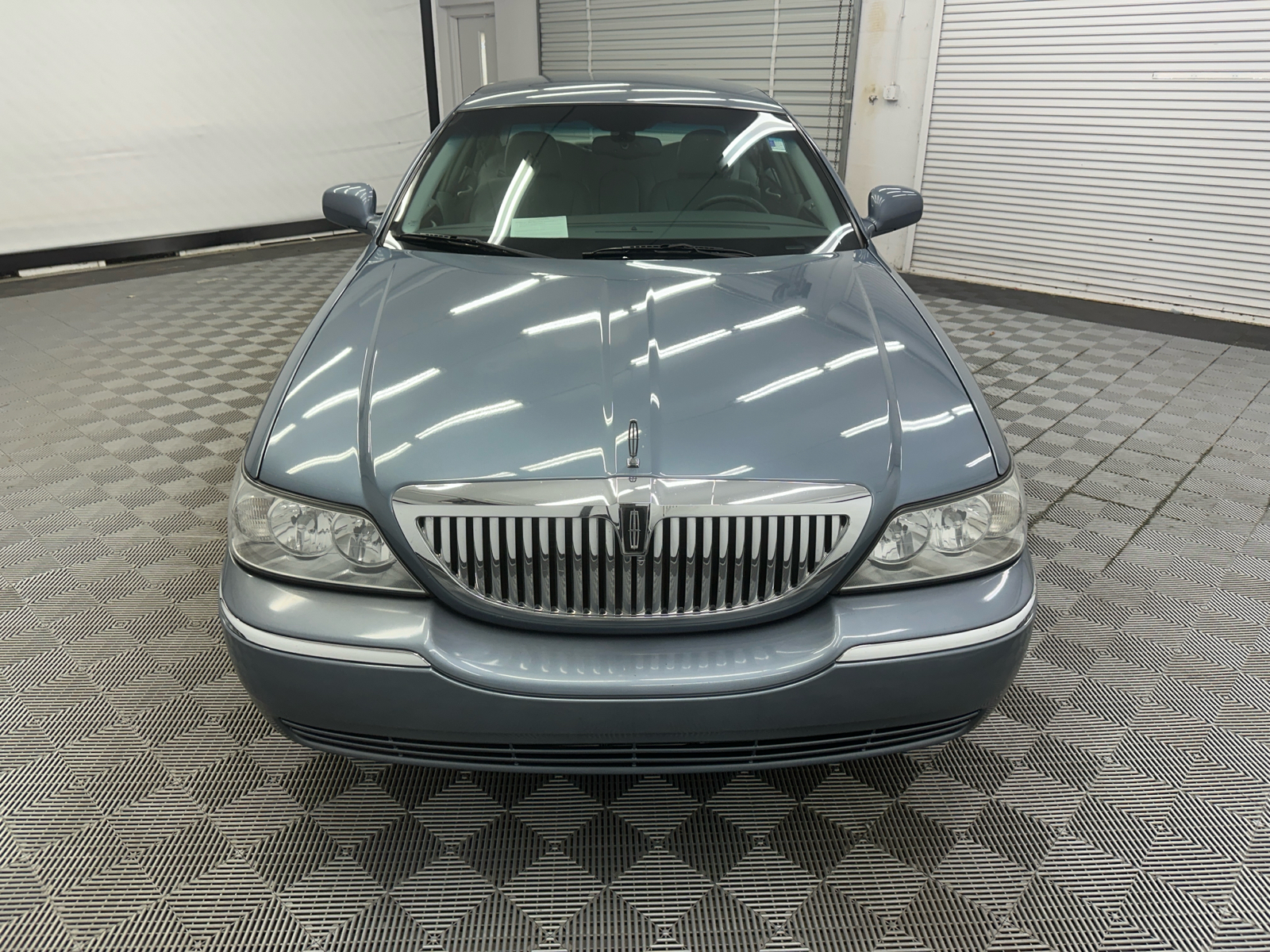 2004 Lincoln Town Car Signature 8