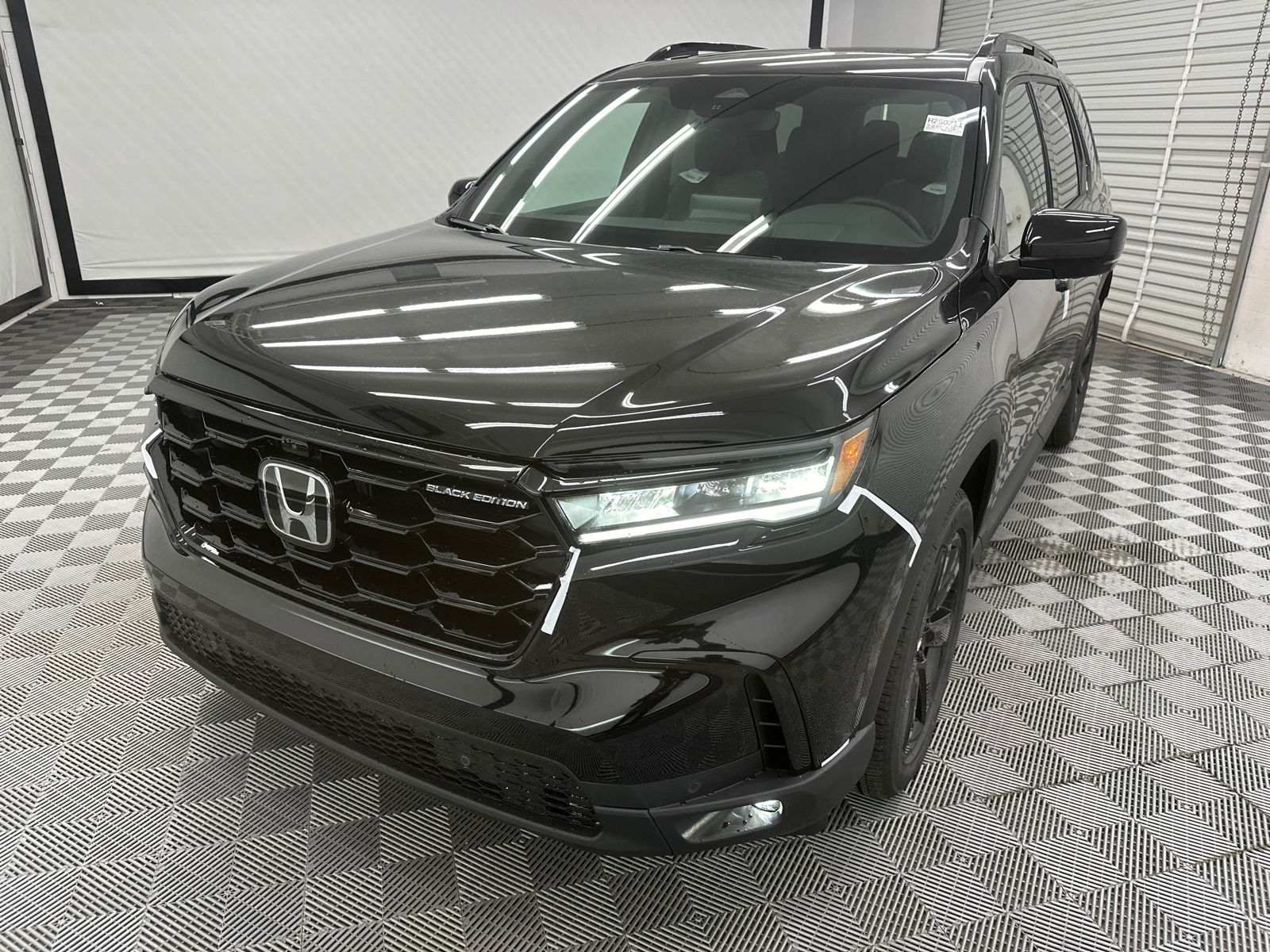 2025 Honda Pilot Black Edition 1