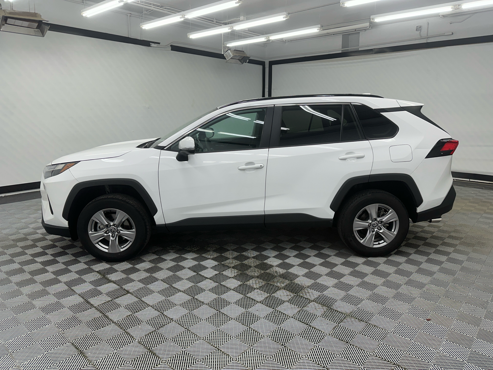 2022 Toyota RAV4 XLE 2