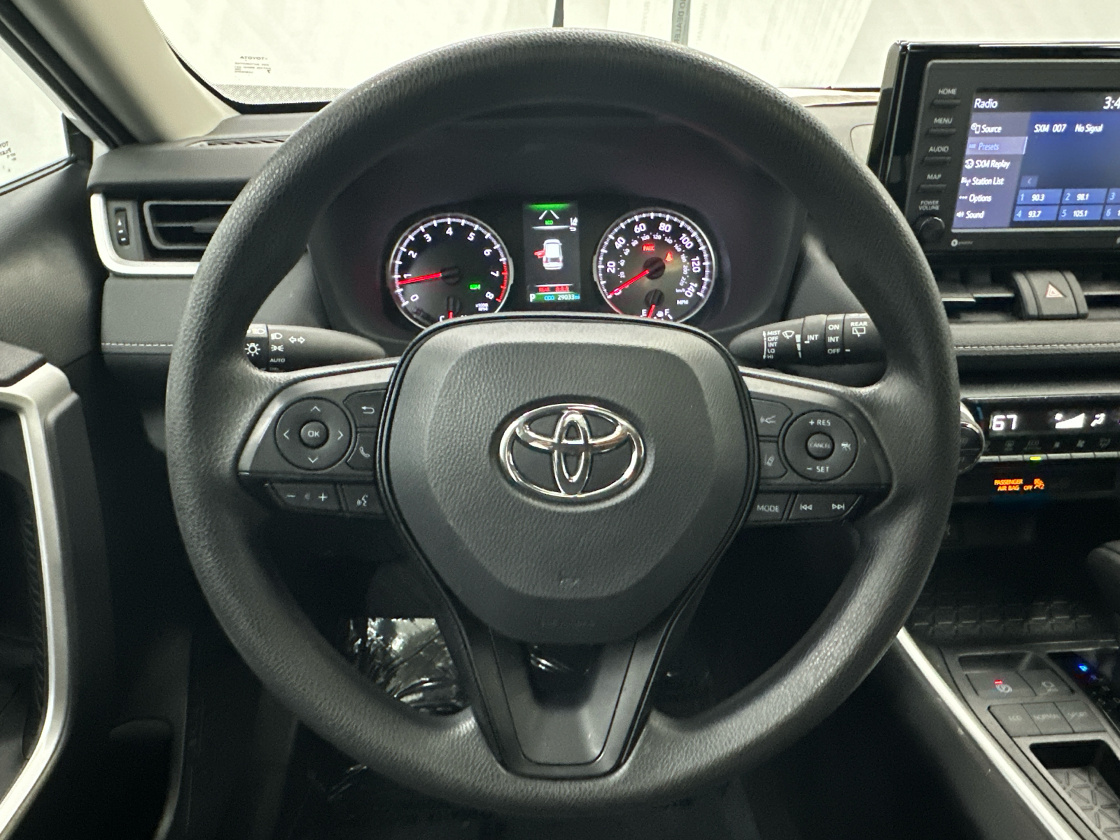 2022 Toyota RAV4 XLE 26