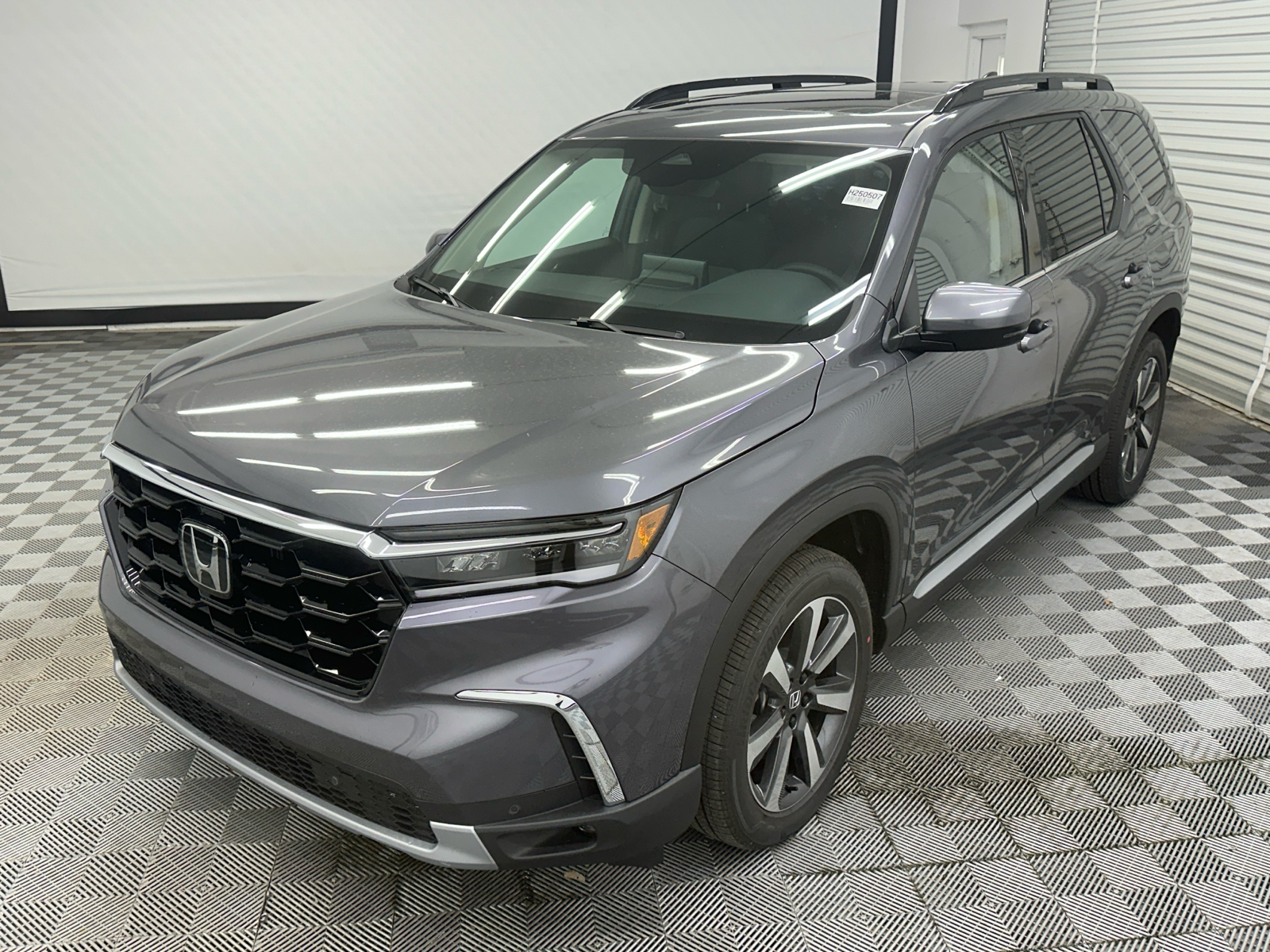 2025 Honda Pilot Touring 1