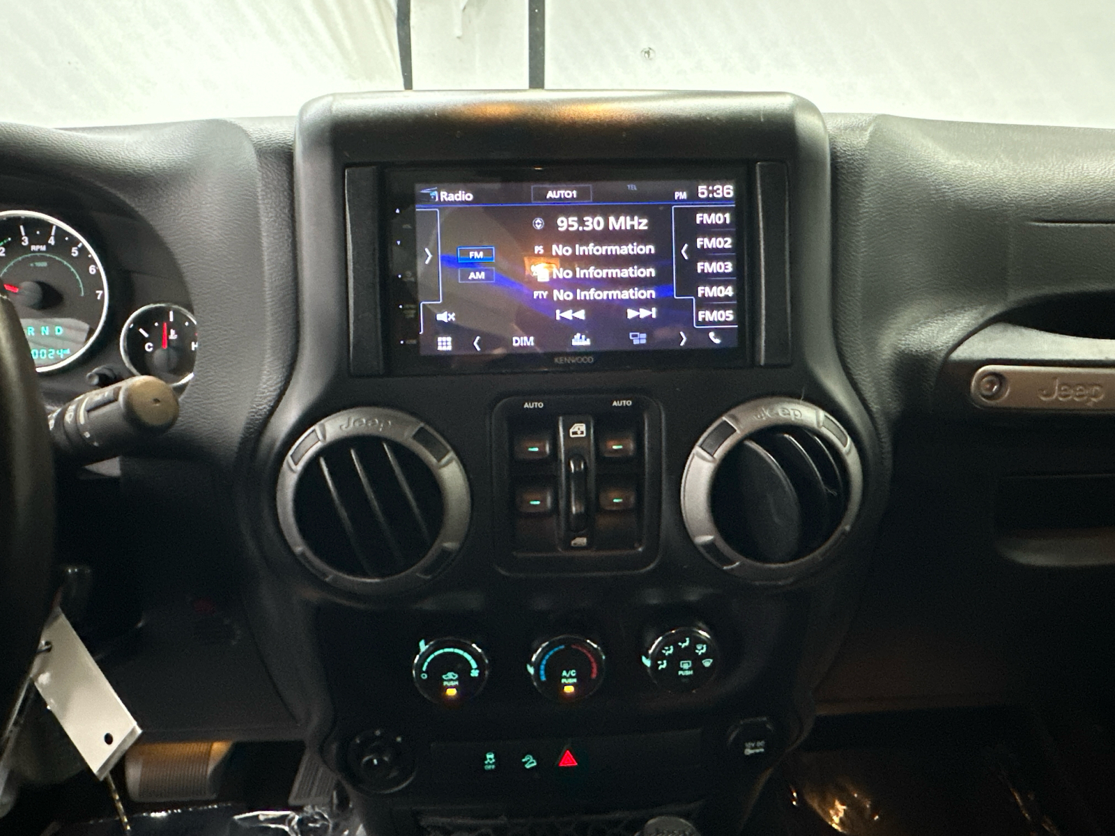 2015 Jeep Wrangler Unlimited Sport 30