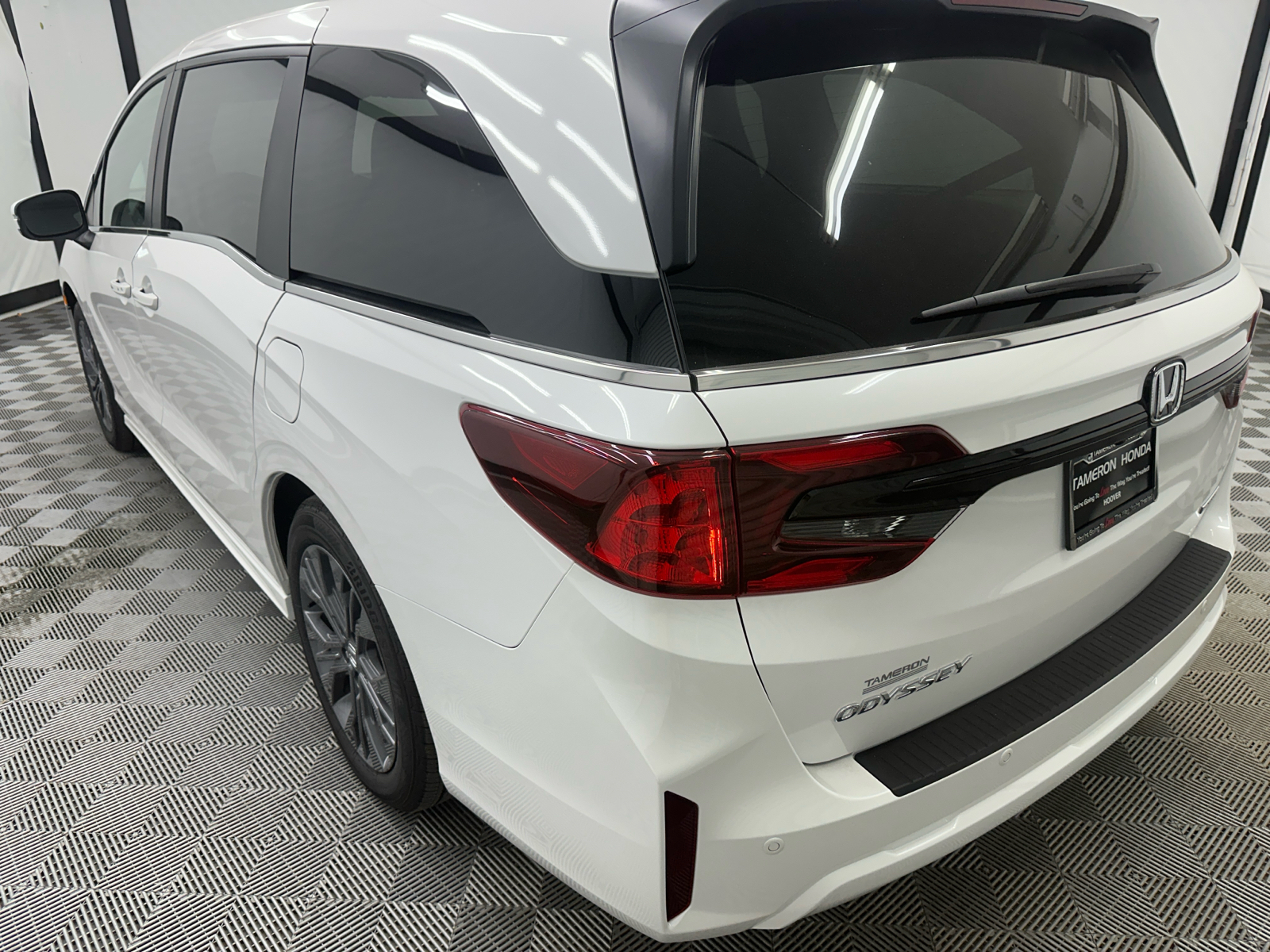 2025 Honda Odyssey Touring 3