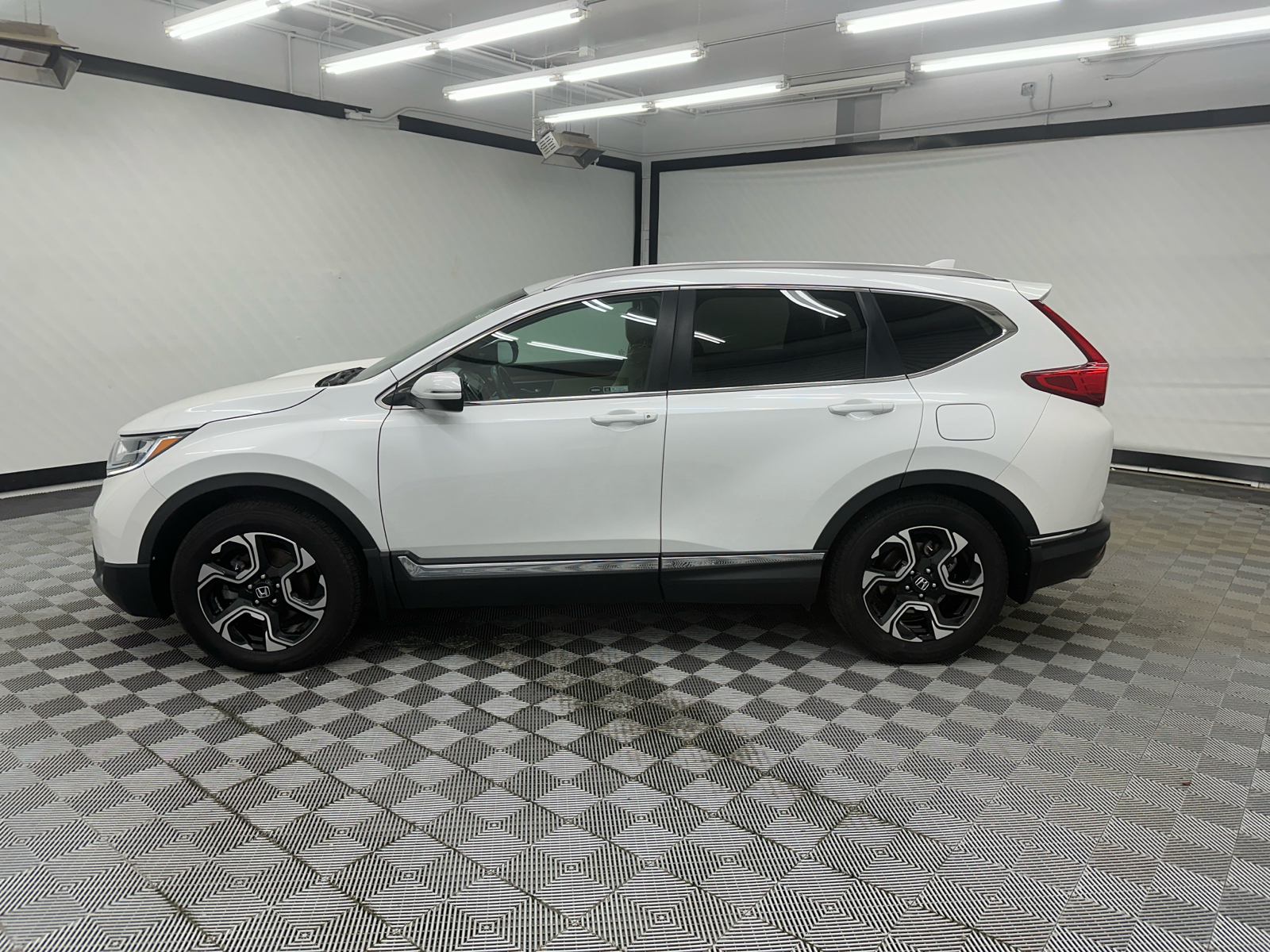 2019 Honda CR-V Touring 2