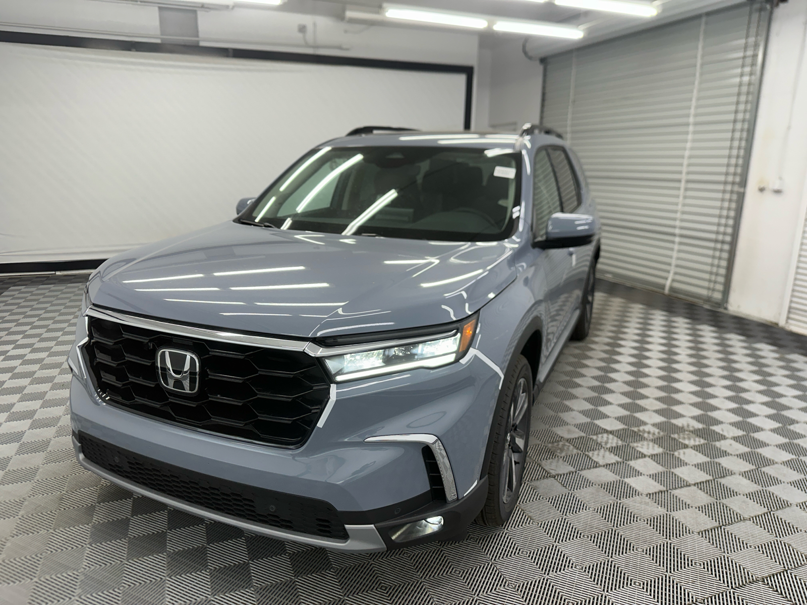 2025 Honda Pilot Touring 1