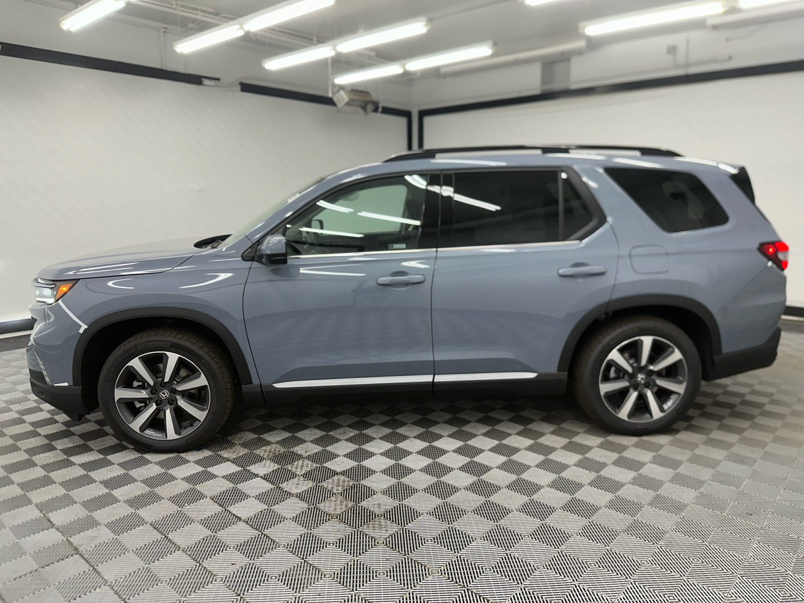 2025 Honda Pilot Touring 2